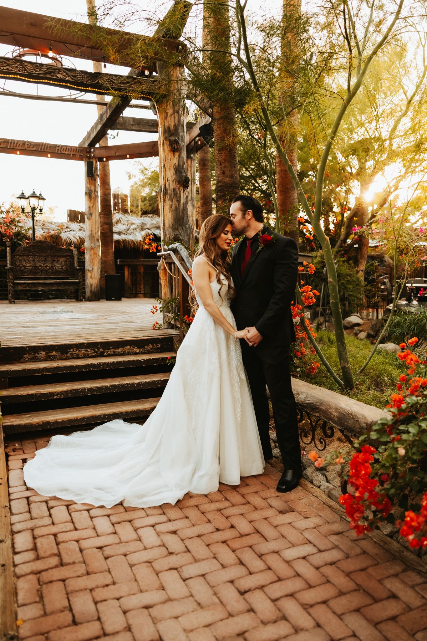 Sunlit portraits and golden-hour photography highlighting real moments
