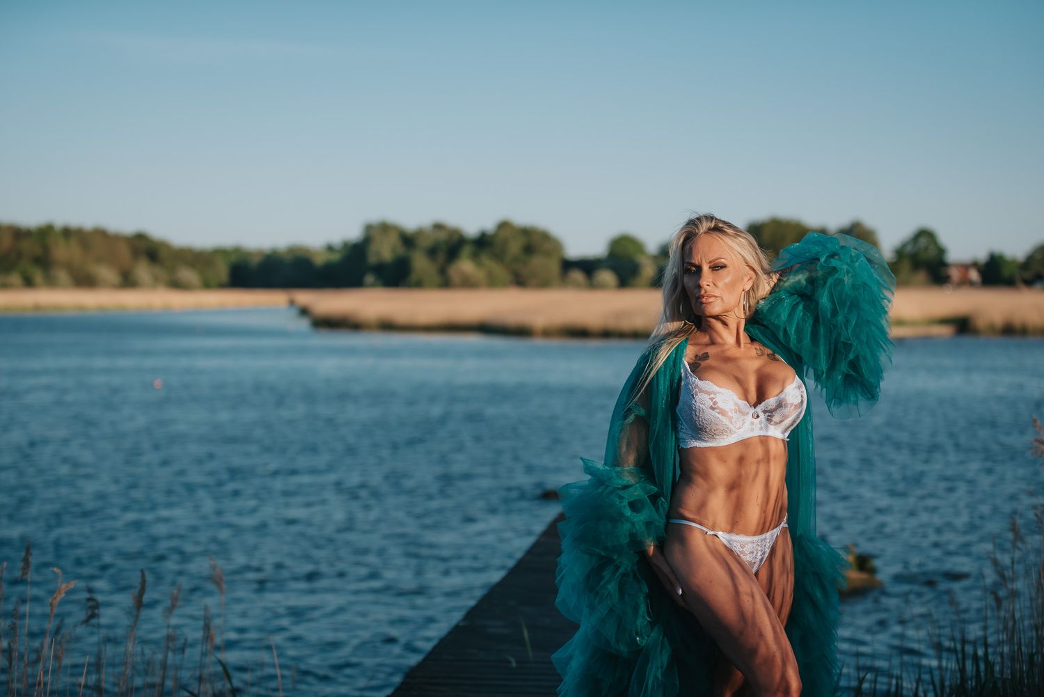 naturligt ljus på boudoir kund utomhus