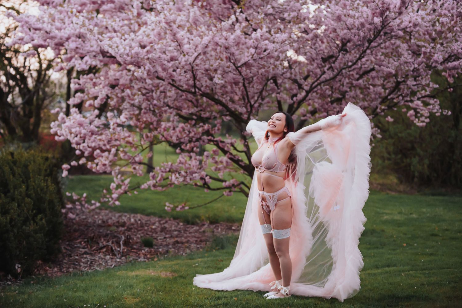 naturligt ljus vid utomhus boudoirfotografering wild & free boudoir