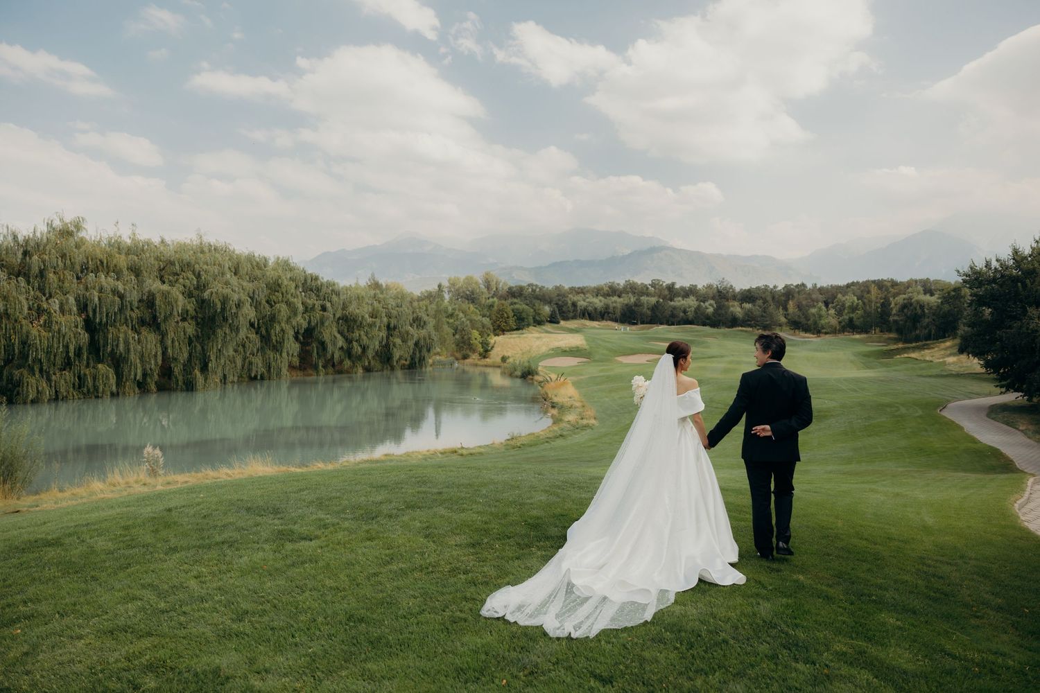 Man and woman eloping in the scenic PNW golf club