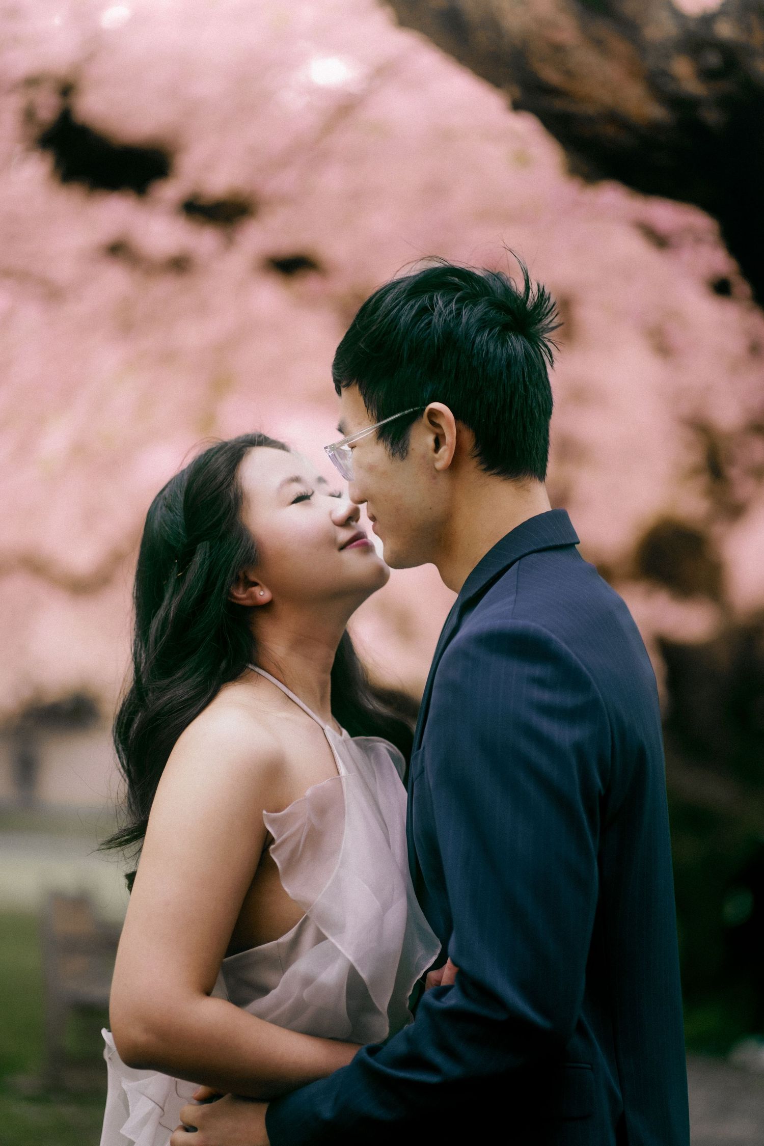 Happy couple photo at the cherry blossoms in Seattle's UW Quad