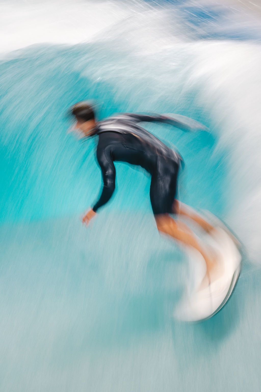 Surfer Attila beim Indoorsurfen