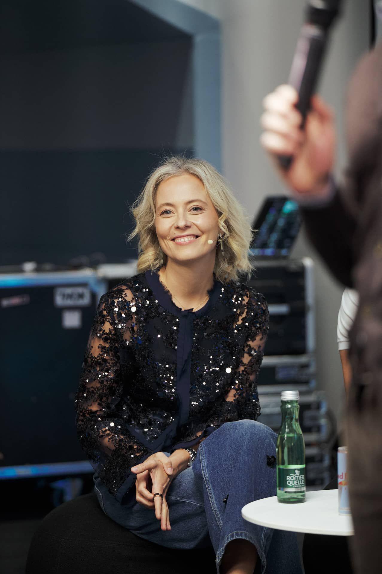 Gründerin Stefanie von Offisy, als Speakerin bei der Fuckup Nigh Linz