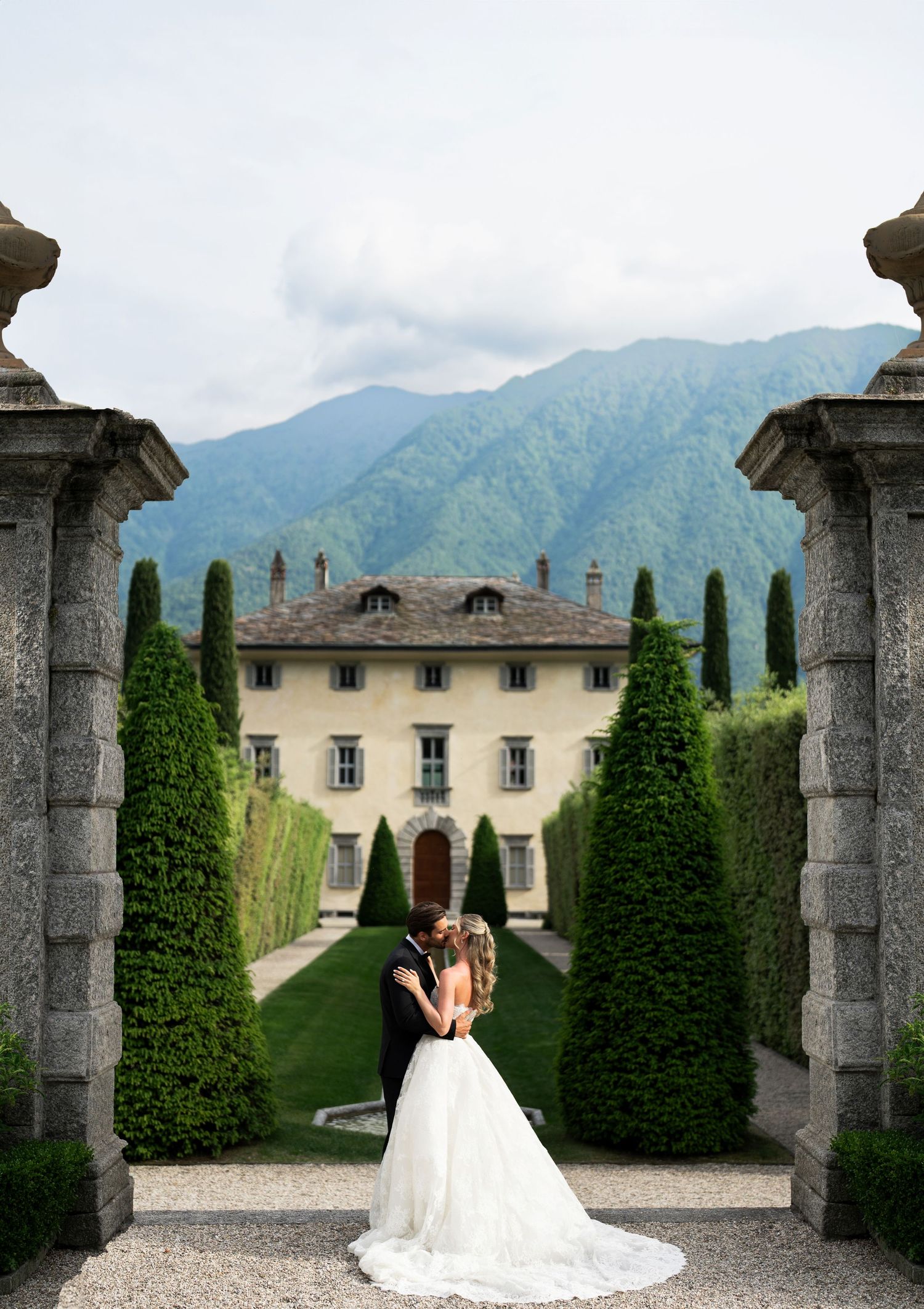 Destination Wedding Lake Como
Luxus Hochzeit Comer See
Italian Villa Wedding
Hochzeit Italien Villa
Exklusive Hochzeitslocation Comer See