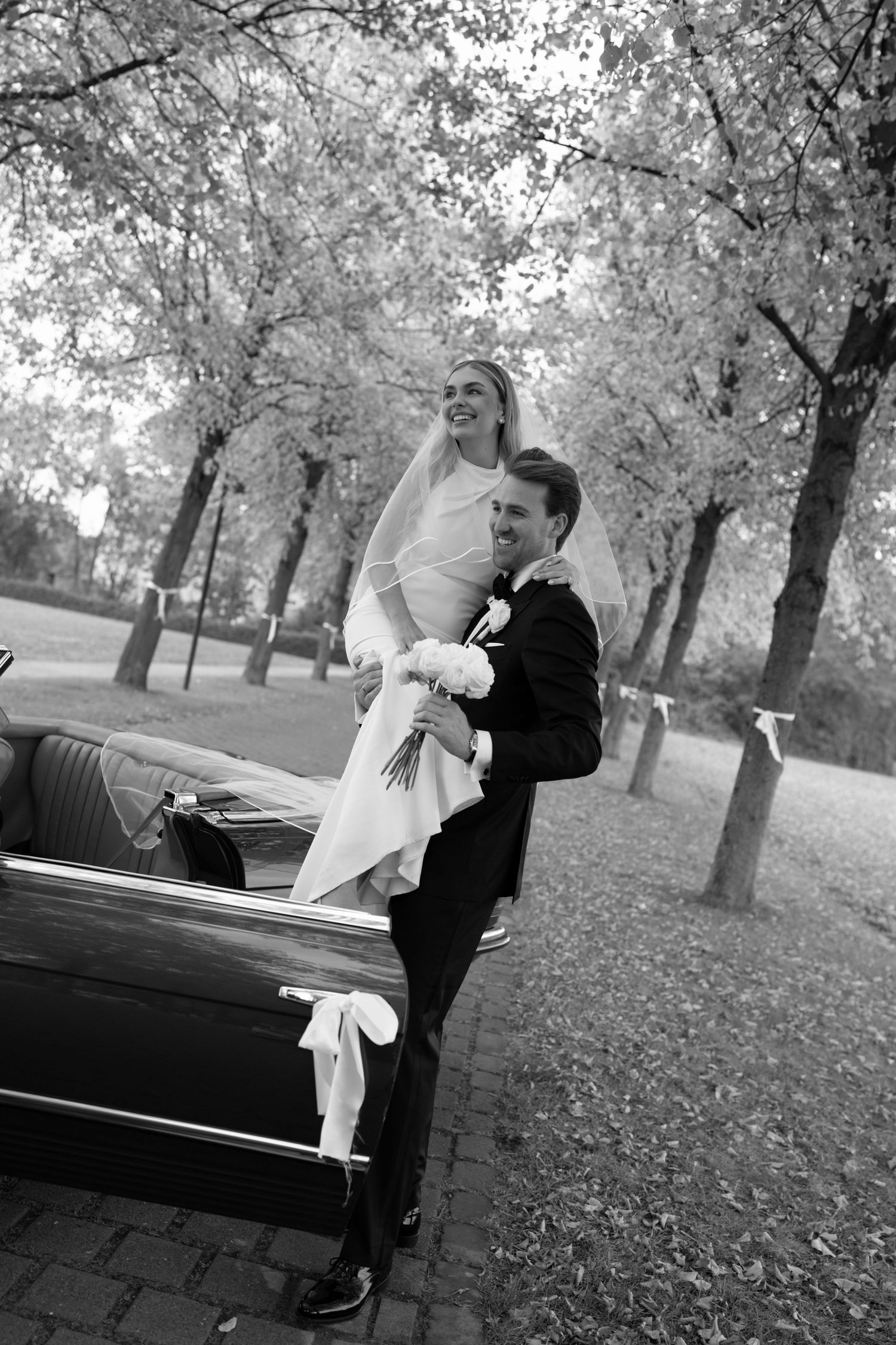 elegante Hochzeit mit Oldtimer
romantische Hochzeit mit Vintage Auto
stilvolle Hochzeit mit Oldtimer
zeitlose Hochzeit mit Vintage Car