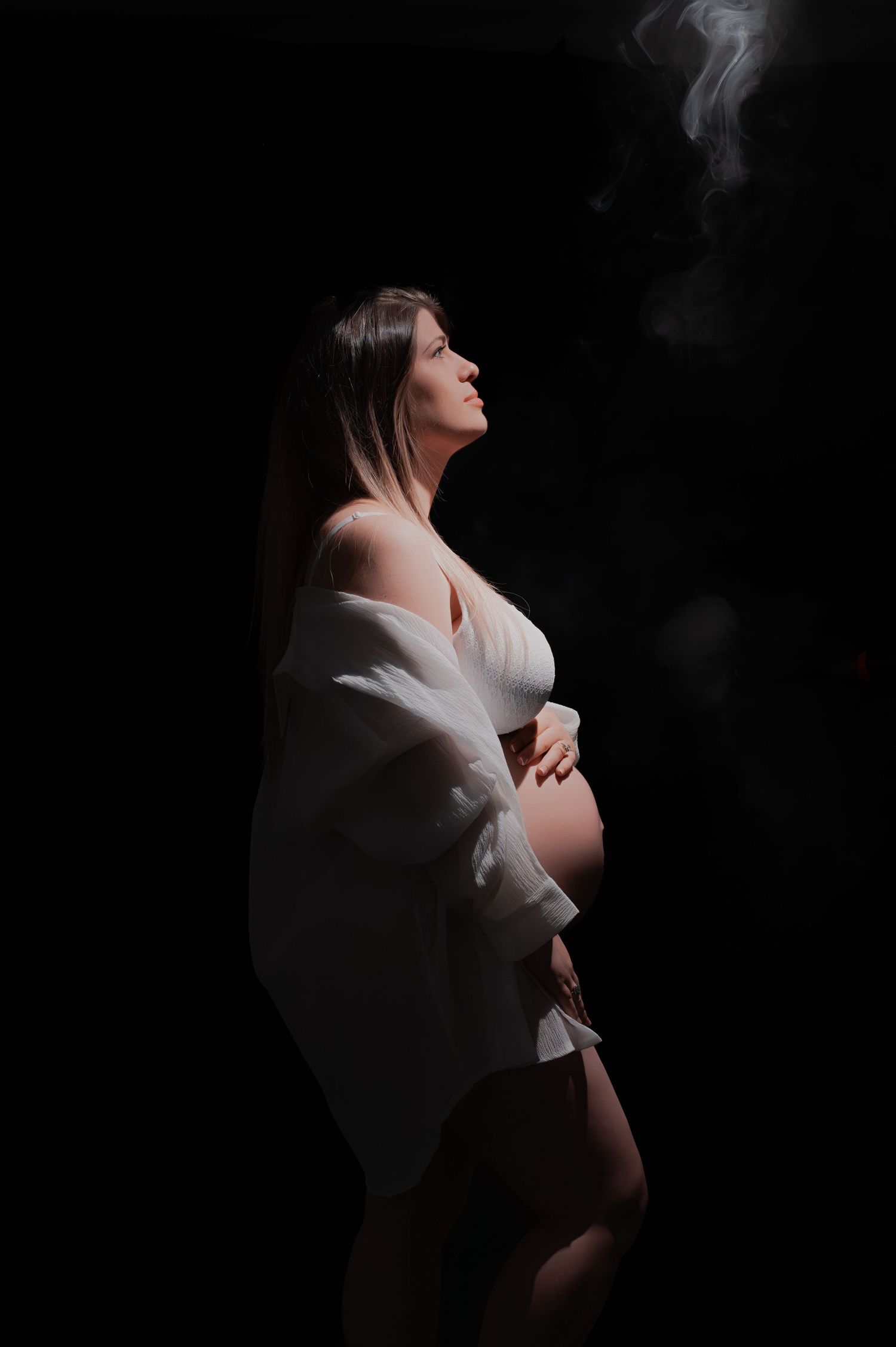 Photo grossesse mode artistique fumée sur Hazebrouck fanny studio photographie