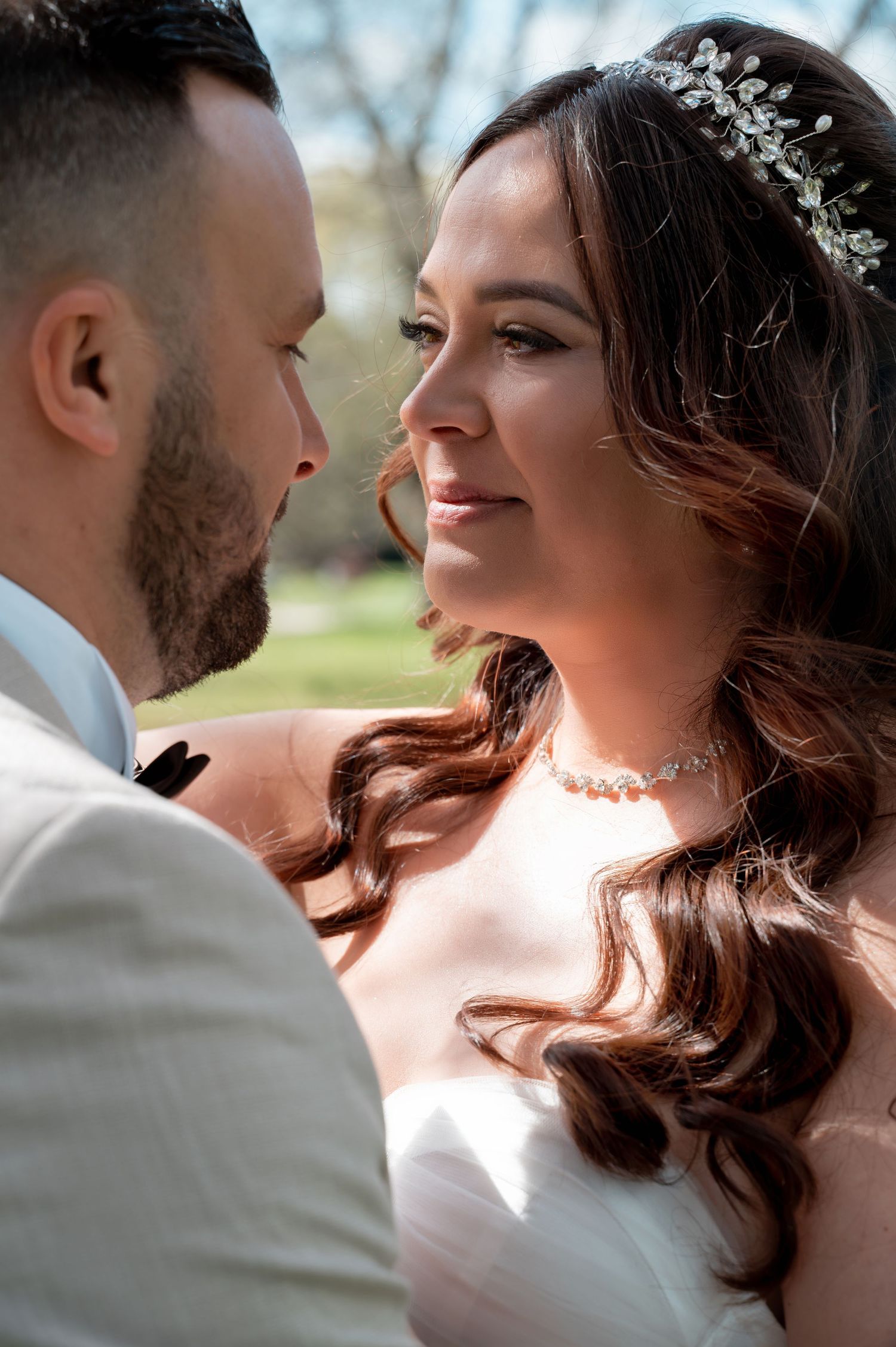 Photo couple photographe mariage naturel élégant sur Lille Haut-de-France , Nord pas de calais