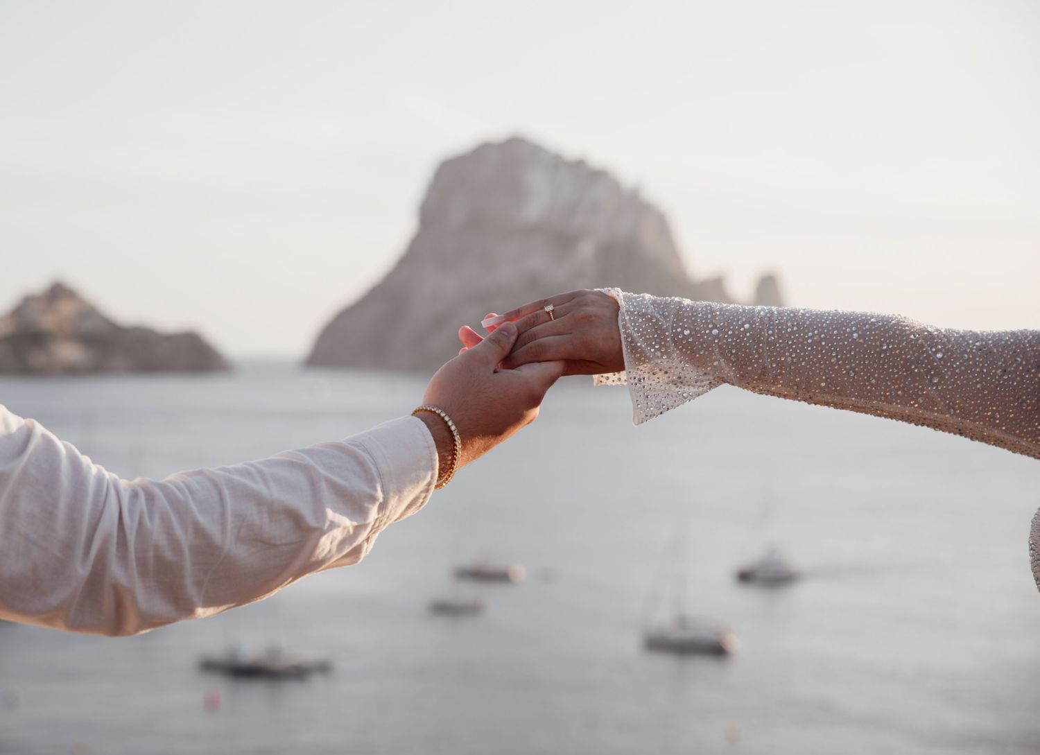 MANOS ANILOS ES VEDRA WEDDING PHOTOGRAPHER