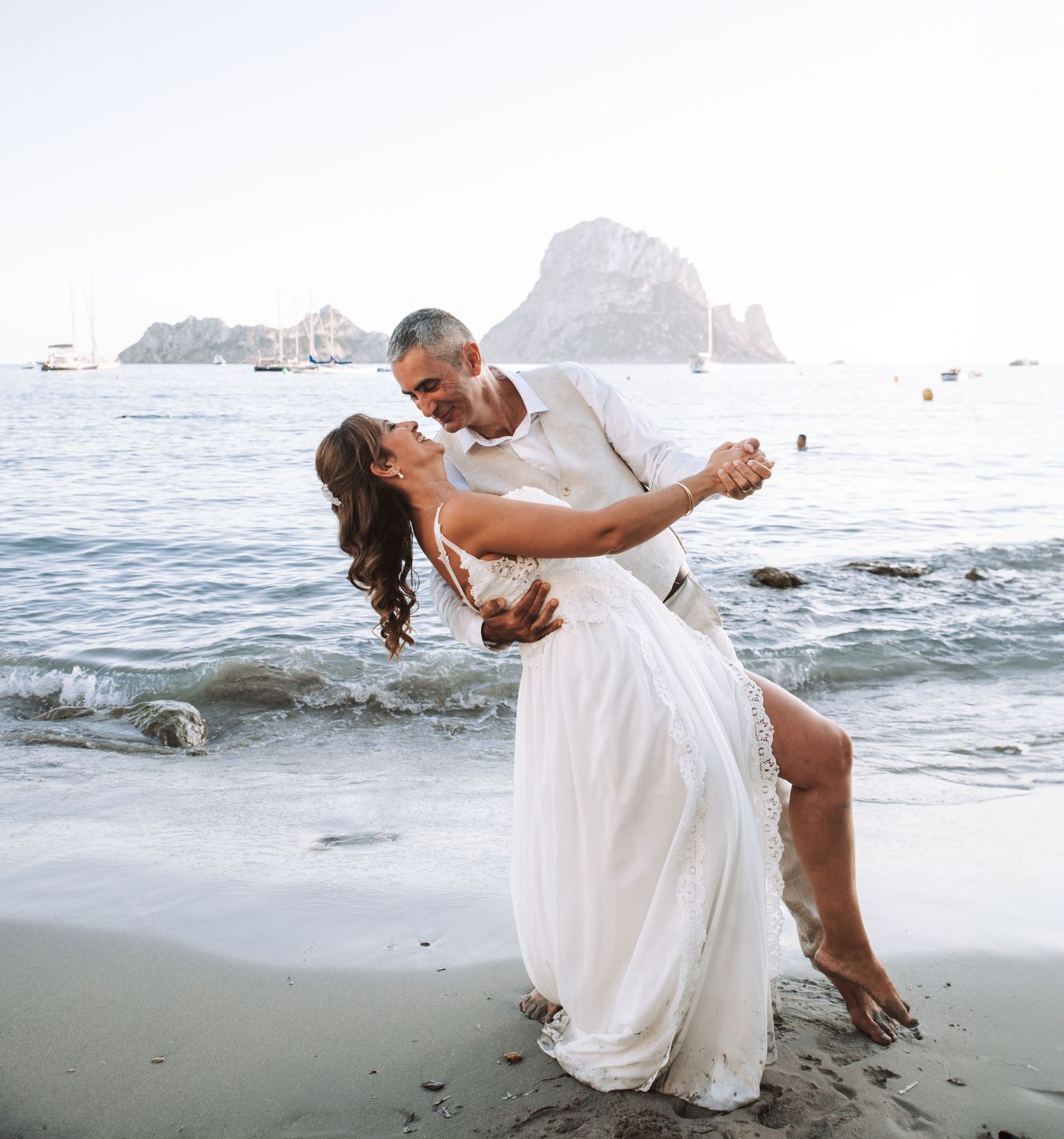 FOTÓGRAFA DE BODAS EN IBIZA CAPTURANDO LA POST BODA EN ES VEDRÁ
