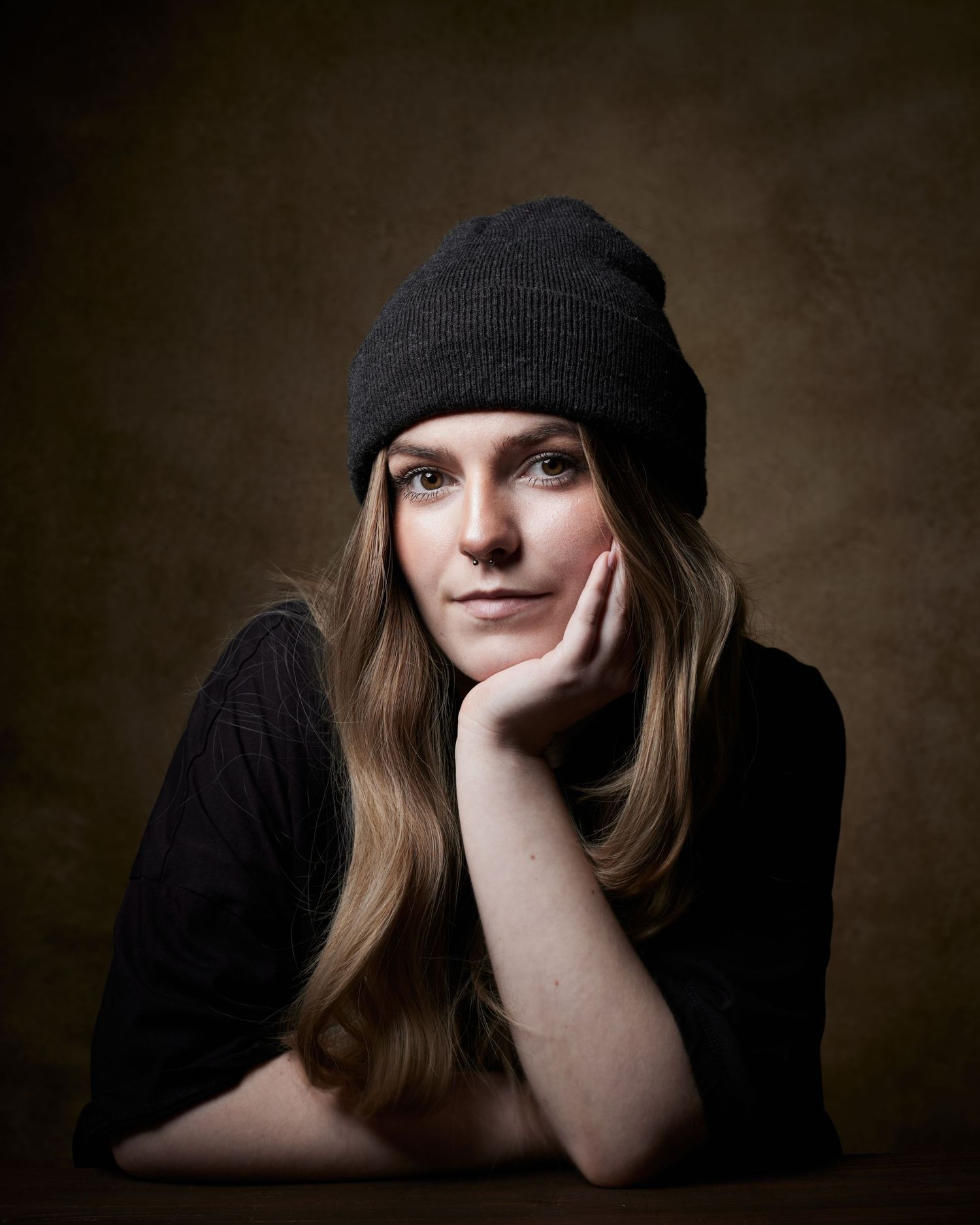 Contemporary headshot; actress with a trendy, effortless style and a strong eye contact.