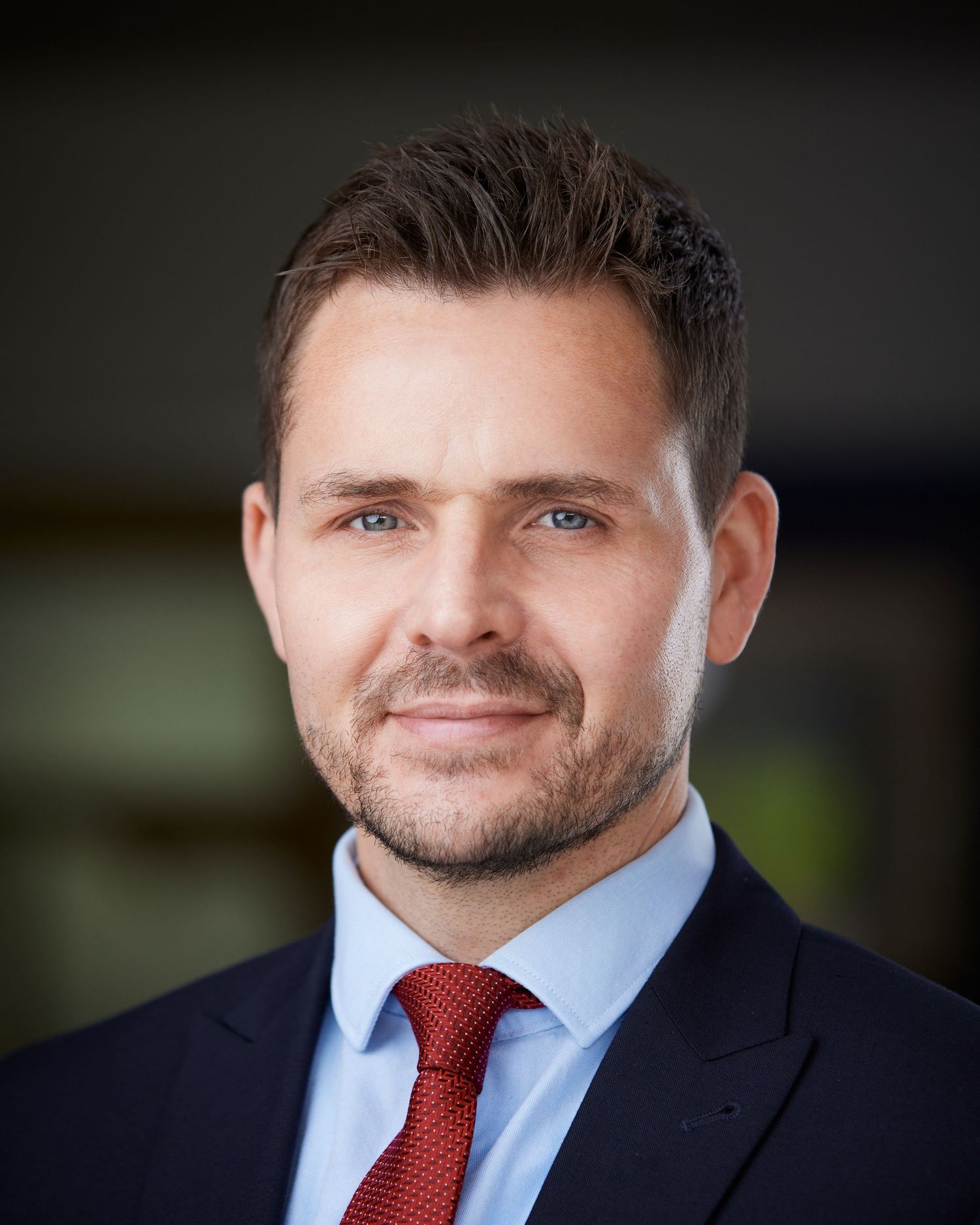 Executive portrait for LinkedIn profile taken by Geraint Todd Cardiff.