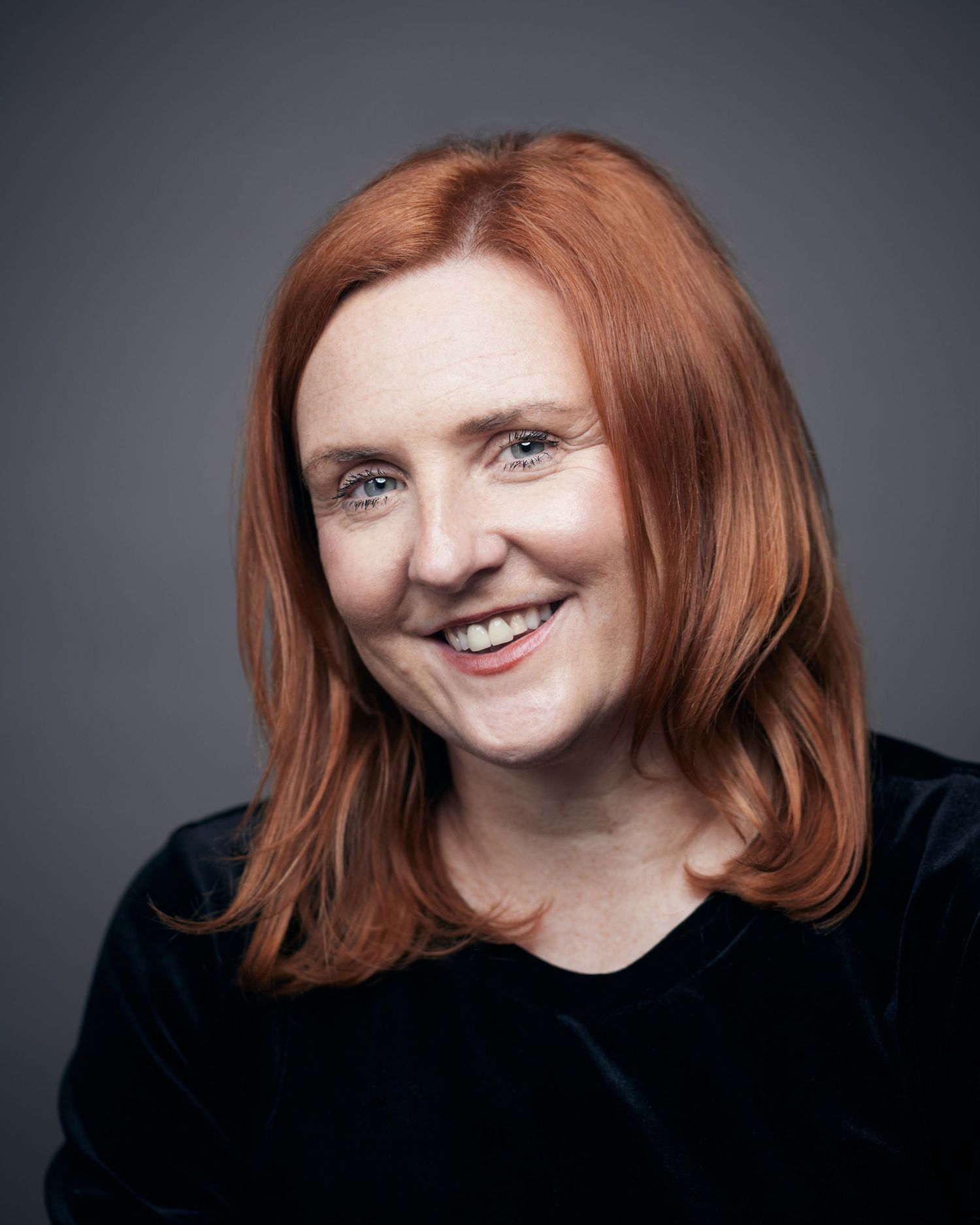 Welcoming professional headshot; woman with a kind and accessible look by Cardiff photographer Geraint Todd.