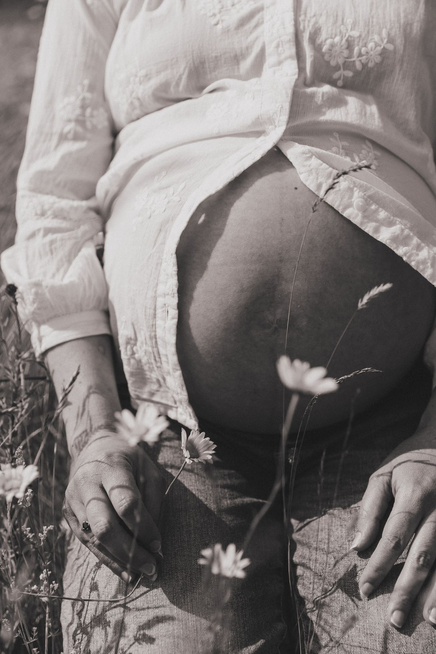 Pregnant womans bump in relaxed outdoor family photoshoot in Alfriston