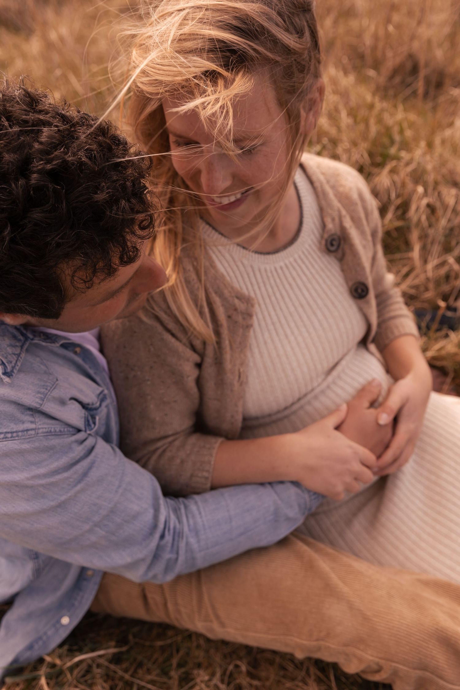 Pregnant couple in relaxed outdoor family photoshoot
