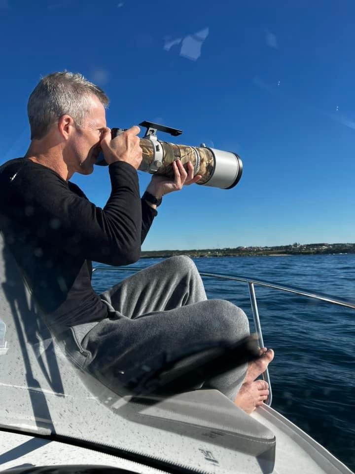 Capturing the whale migration with a telephoto lens