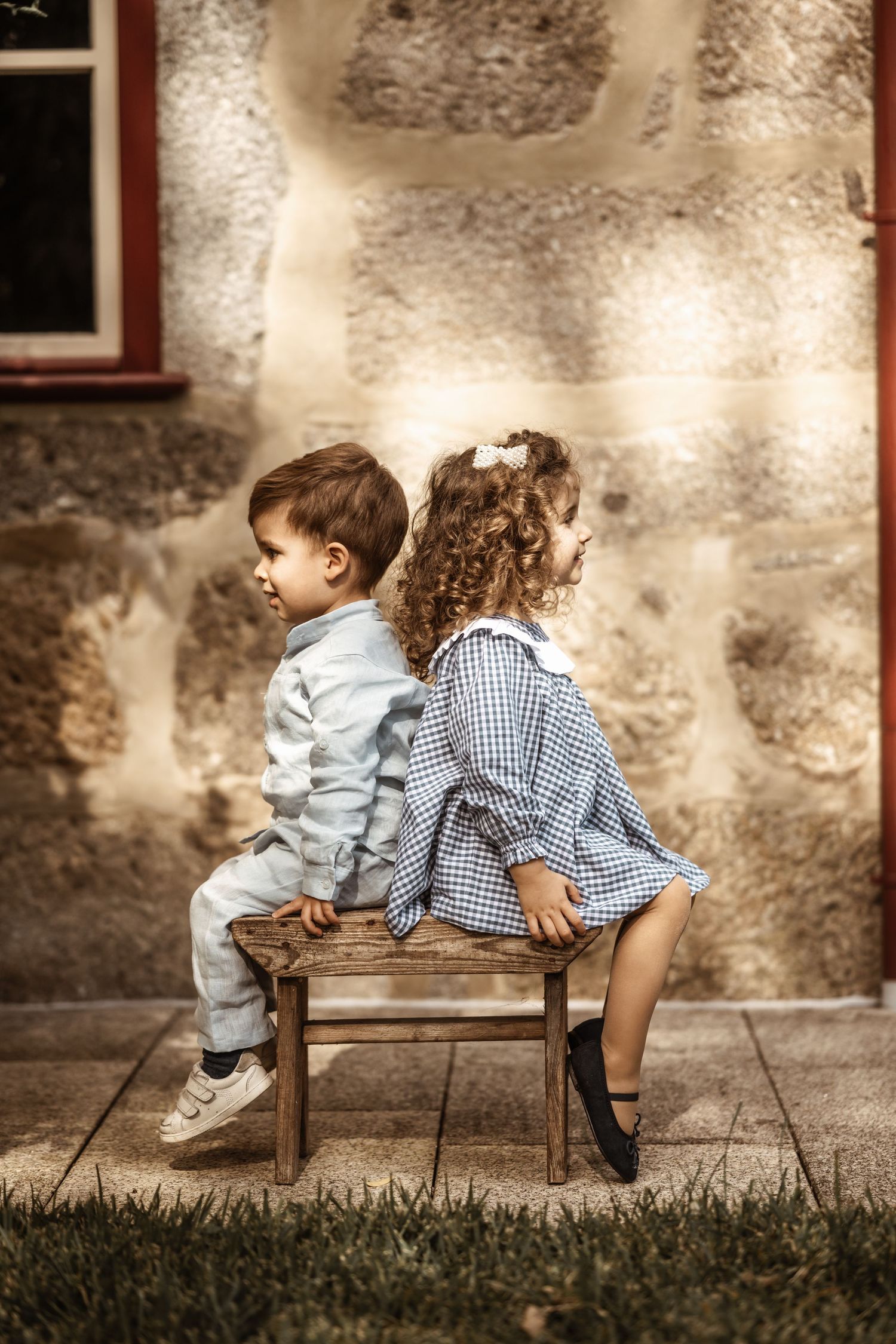 Fotografia natural e intemporal, captando momentos autênticos com sensibilidade, luz suave e composição elegante. Cada imagem revela emoções