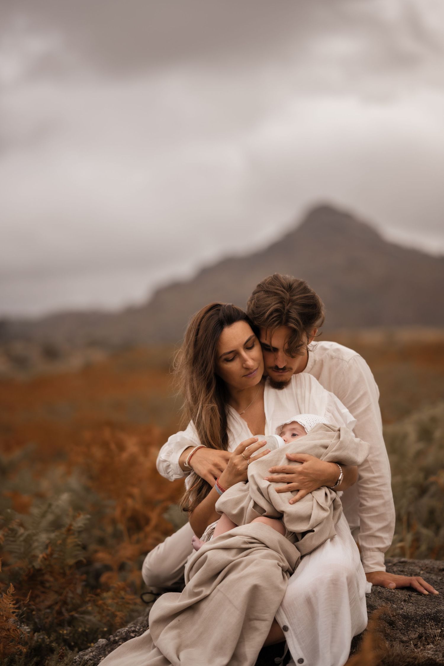 Fotografia natural e intemporal, captando momentos autênticos com sensibilidade, luz suave e composição elegante. Cada imagem revela emoções