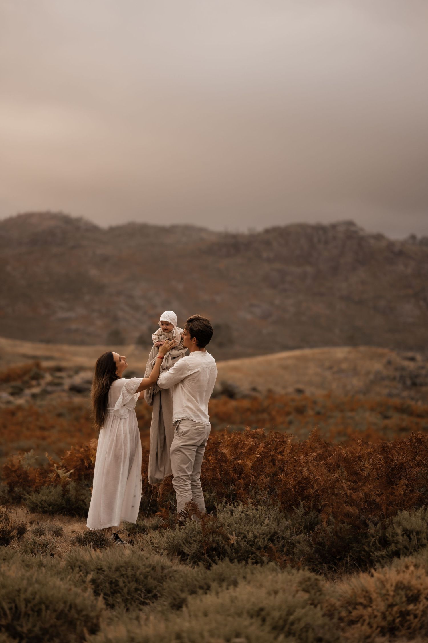 Fotografia natural e intemporal, captando momentos autênticos com sensibilidade, luz suave e composição elegante. Cada imagem revela emoções