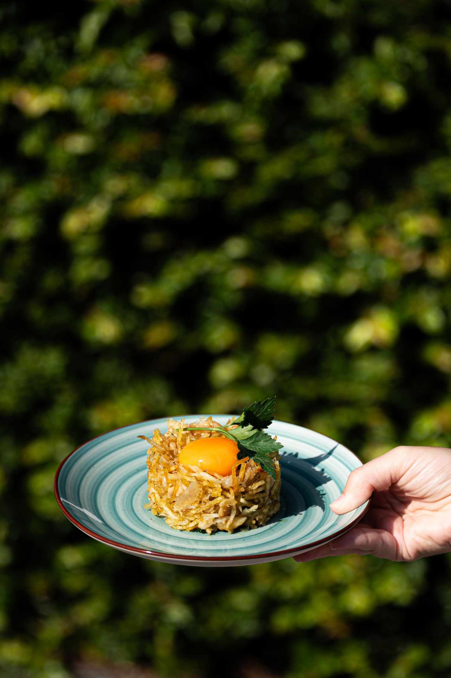 Fotografia natural e intemporal, captando momentos autênticos com sensibilidade, luz suave e composição elegante. Cada imagem revela emoções