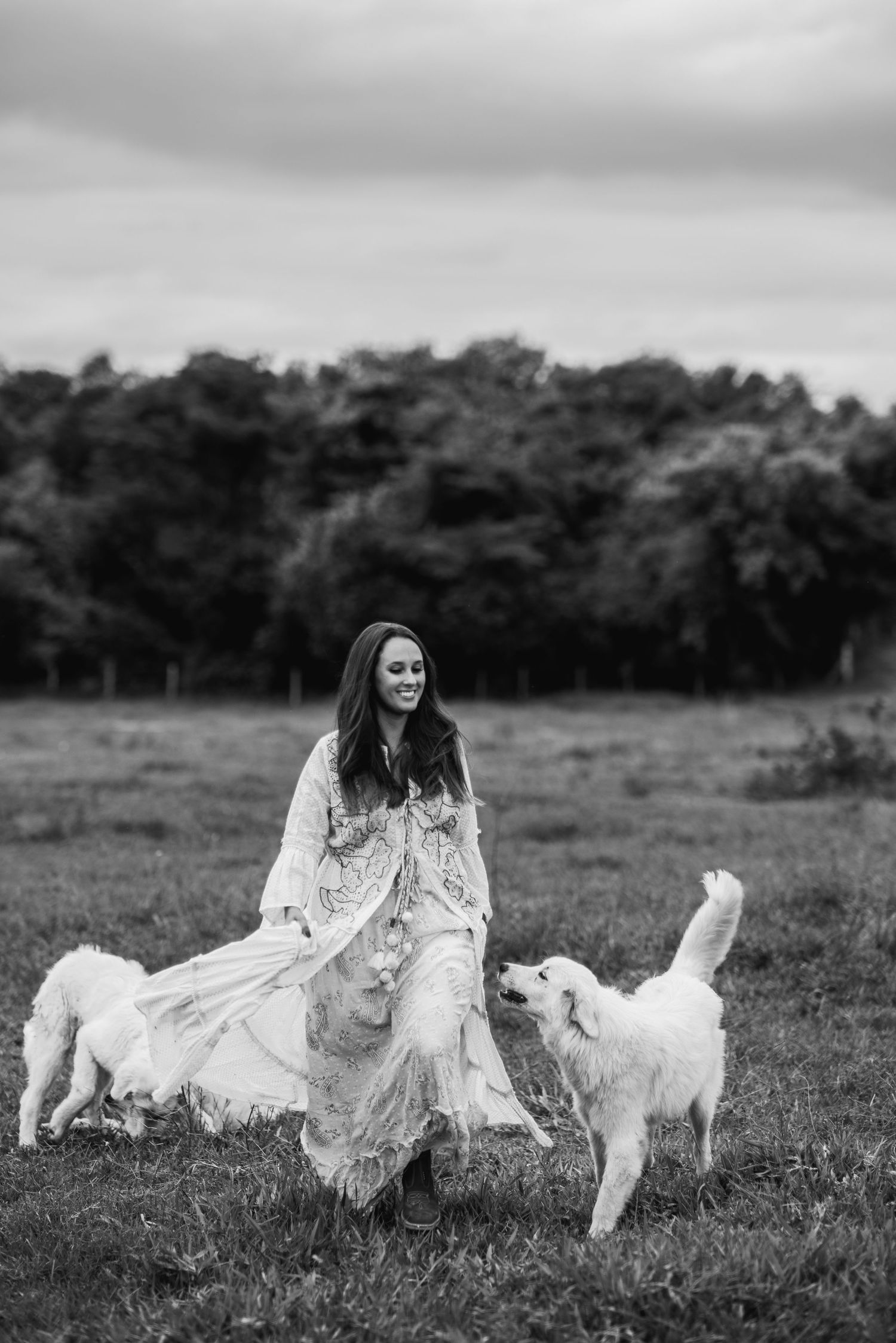Fotografia natural e intemporal, captando momentos autênticos com sensibilidade, luz suave e composição elegante. Cada imagem revela emoções