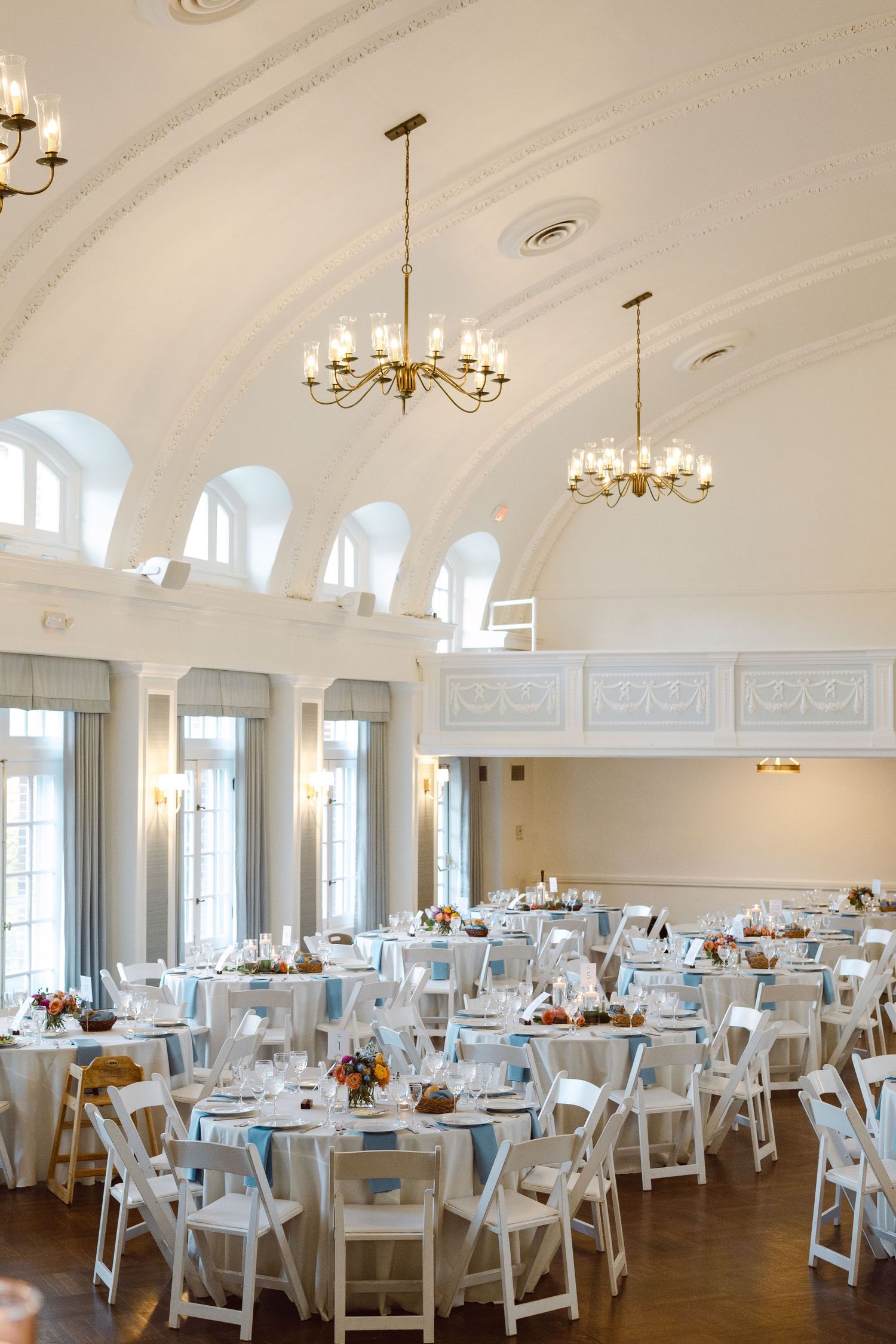 Editorial-inspired reception of wedding celebration at Women’s Club of Evanston venue captured by luxury Chicago wedding photographer.