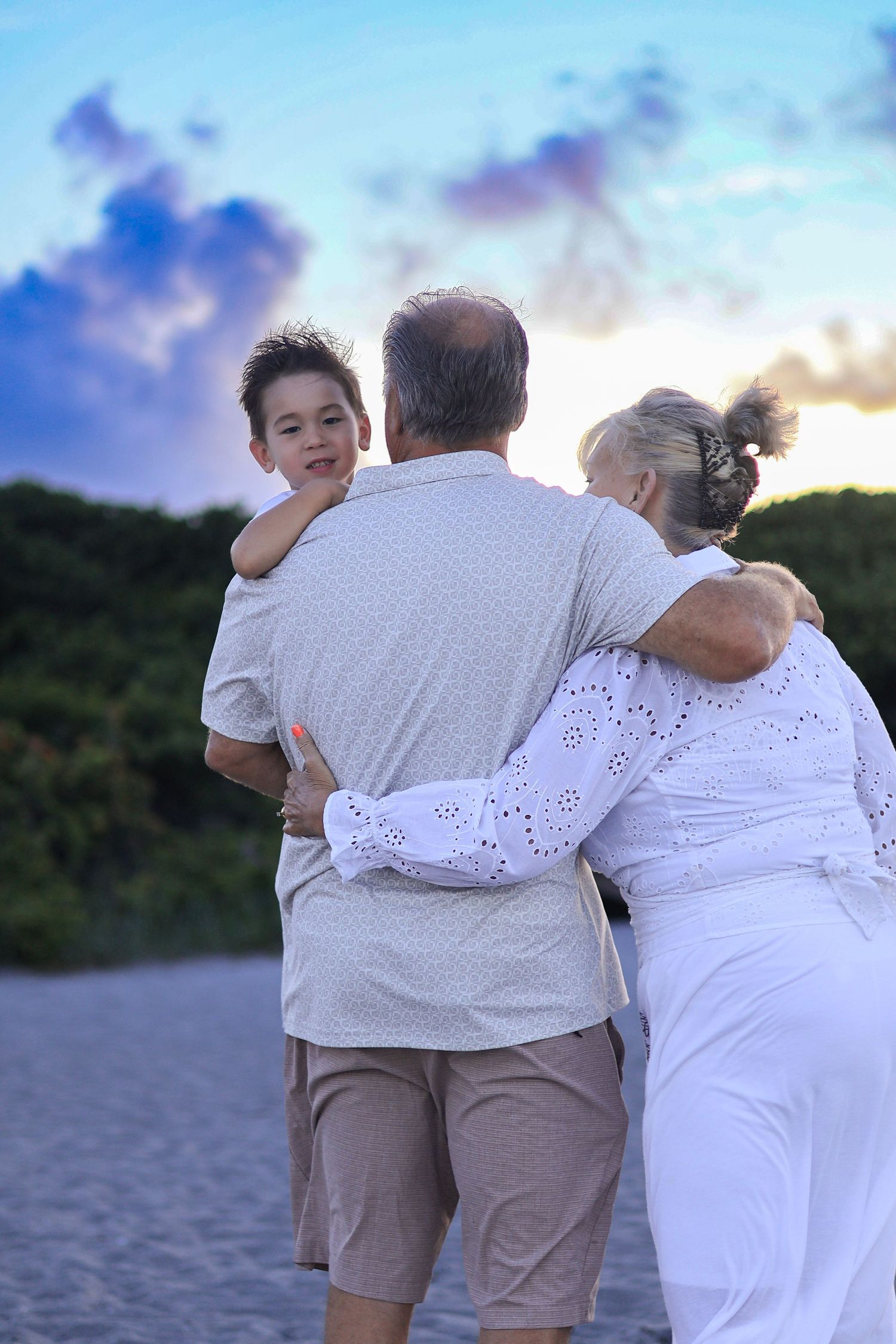 beach photo shoot with grandparents and grandkid