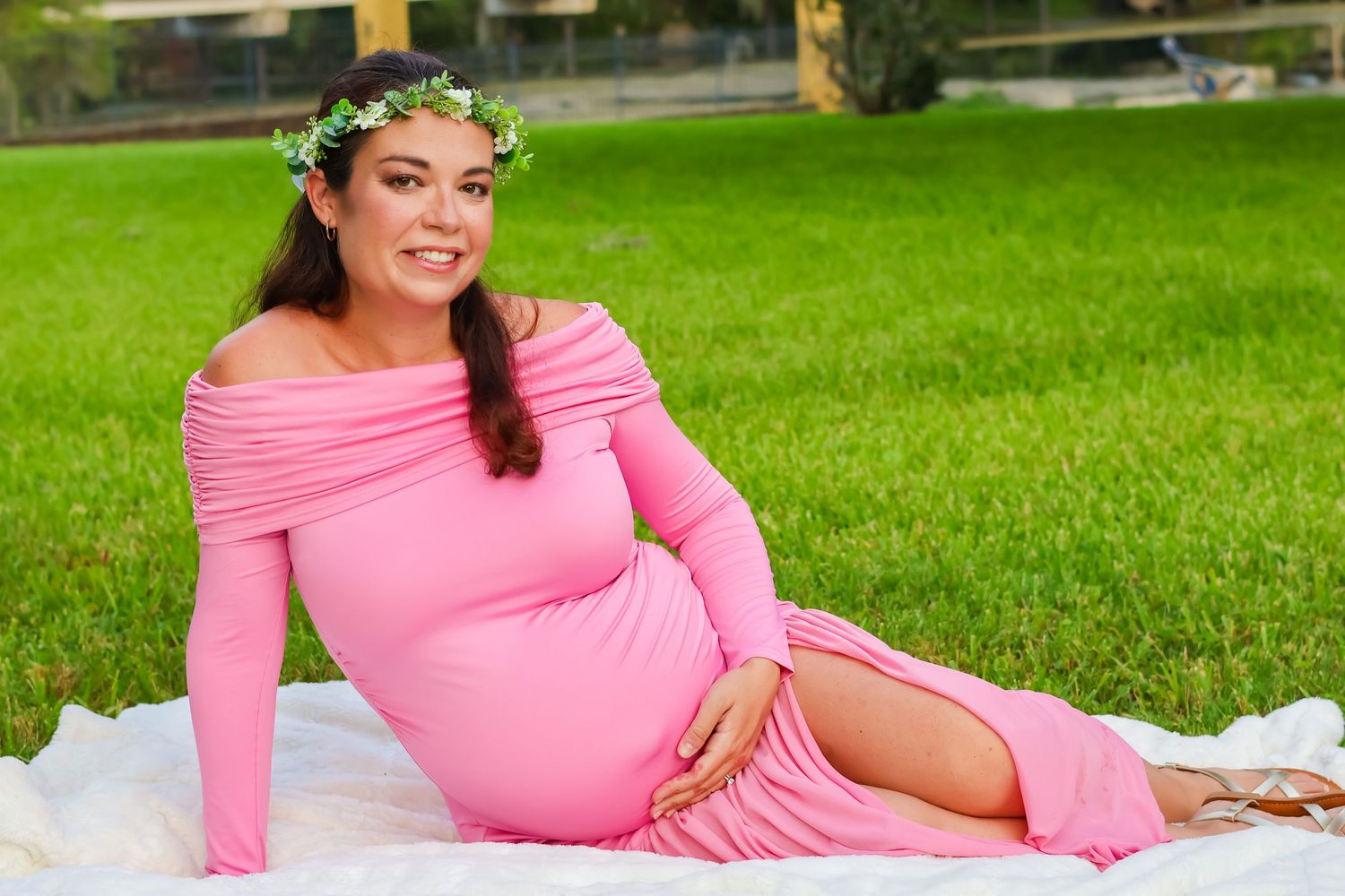 laying down relaxed maternity orlando photographer