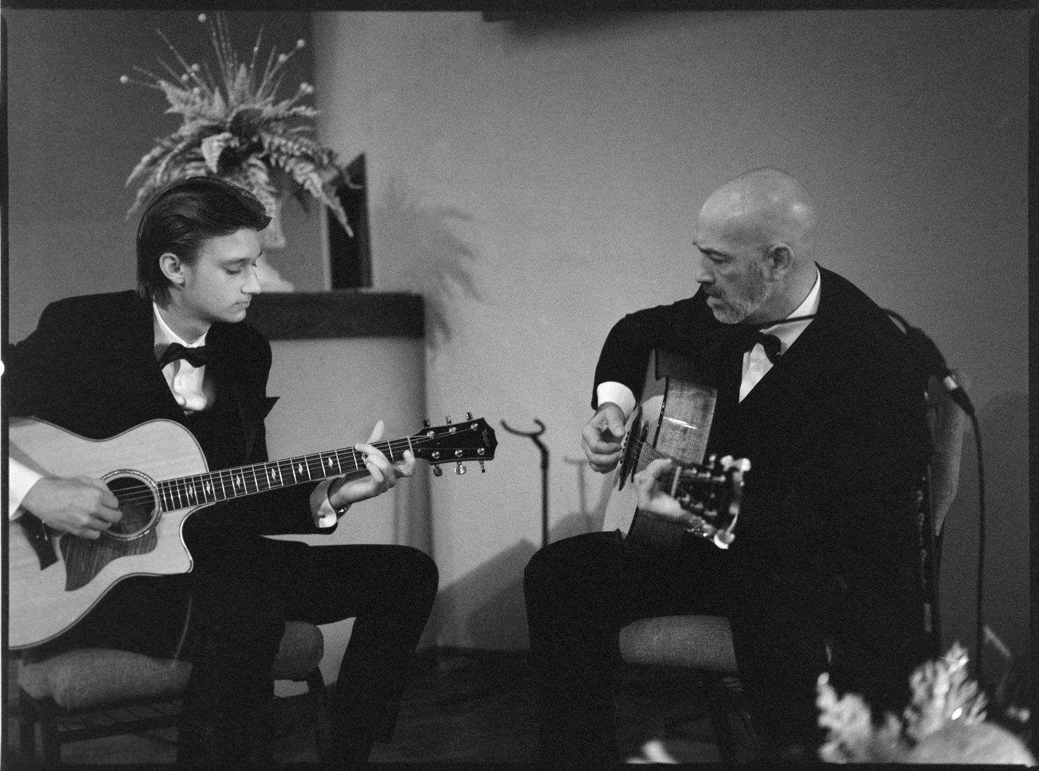 ©AnnaVonRiesenPhotography Wedding Photography | Film B&W image of the bride's father and brother performing a song during the ceremony.
