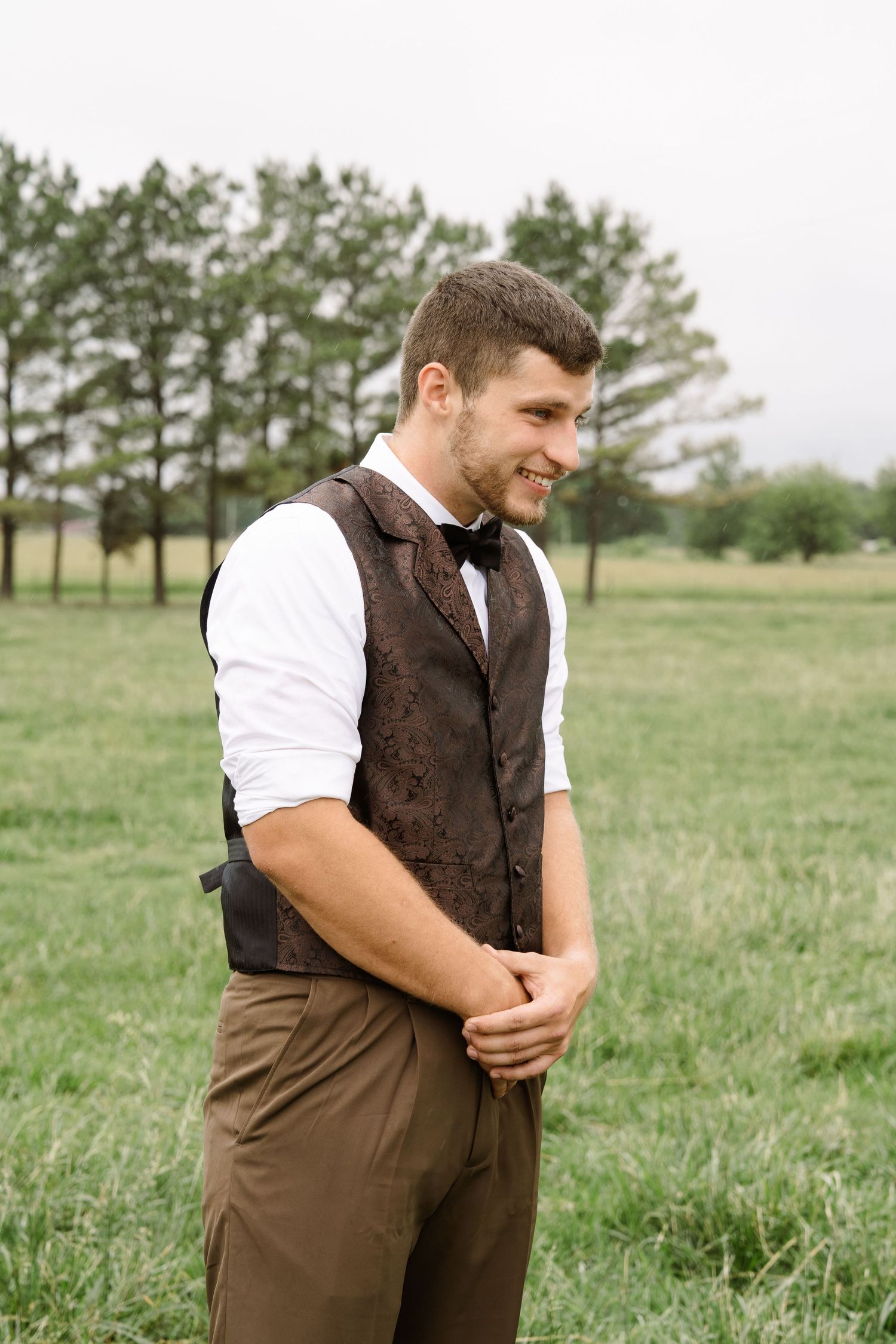 ©AnnaVonRiesenPhotography Wedding Photography | Color image of the groom reacting to his bride.