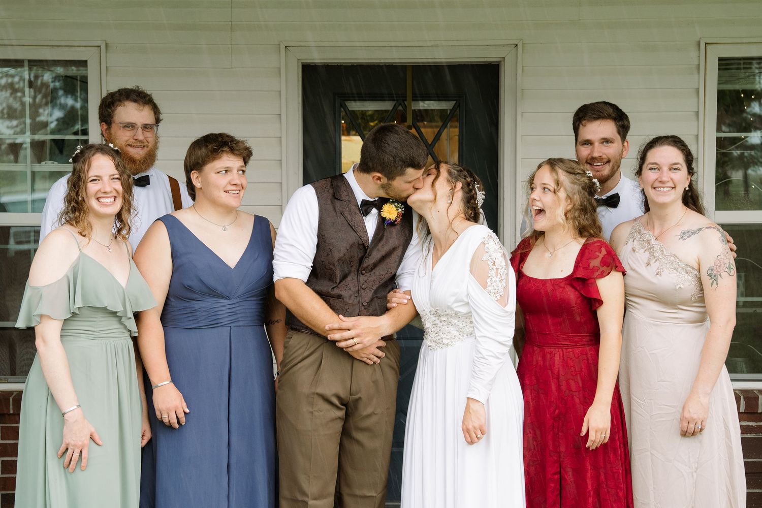 ©AnnaVonRiesenPhotography Wedding Photography | Color image of the siblings reacting to the bride & groom kissing.