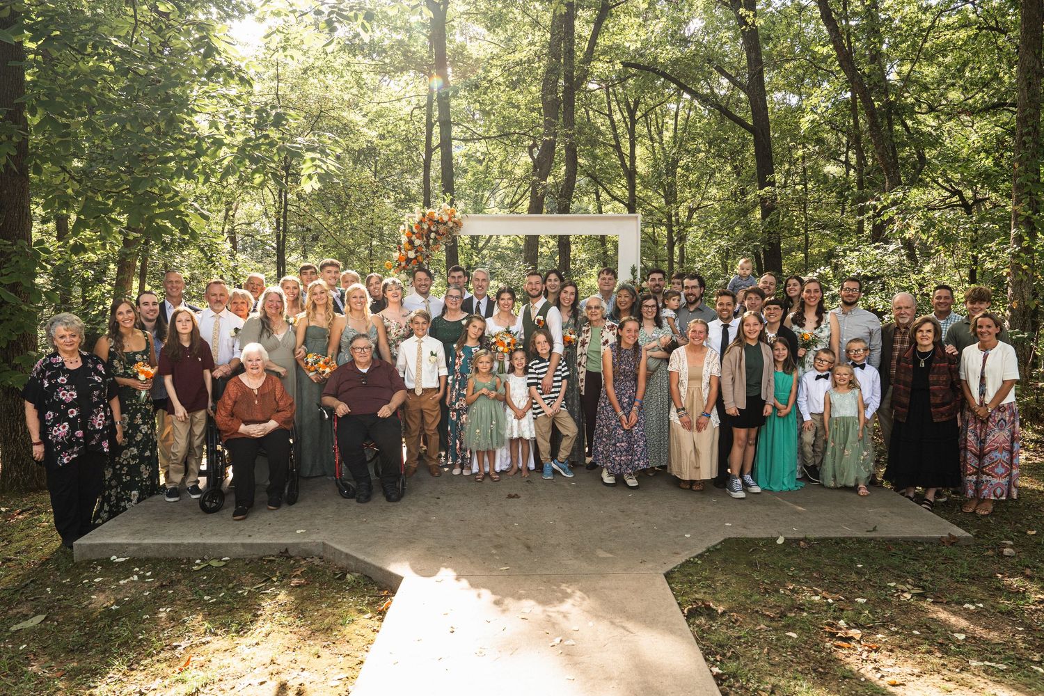 ©AnnaVonRiesenPhotography Wedding Photography | Color image of the whole family.