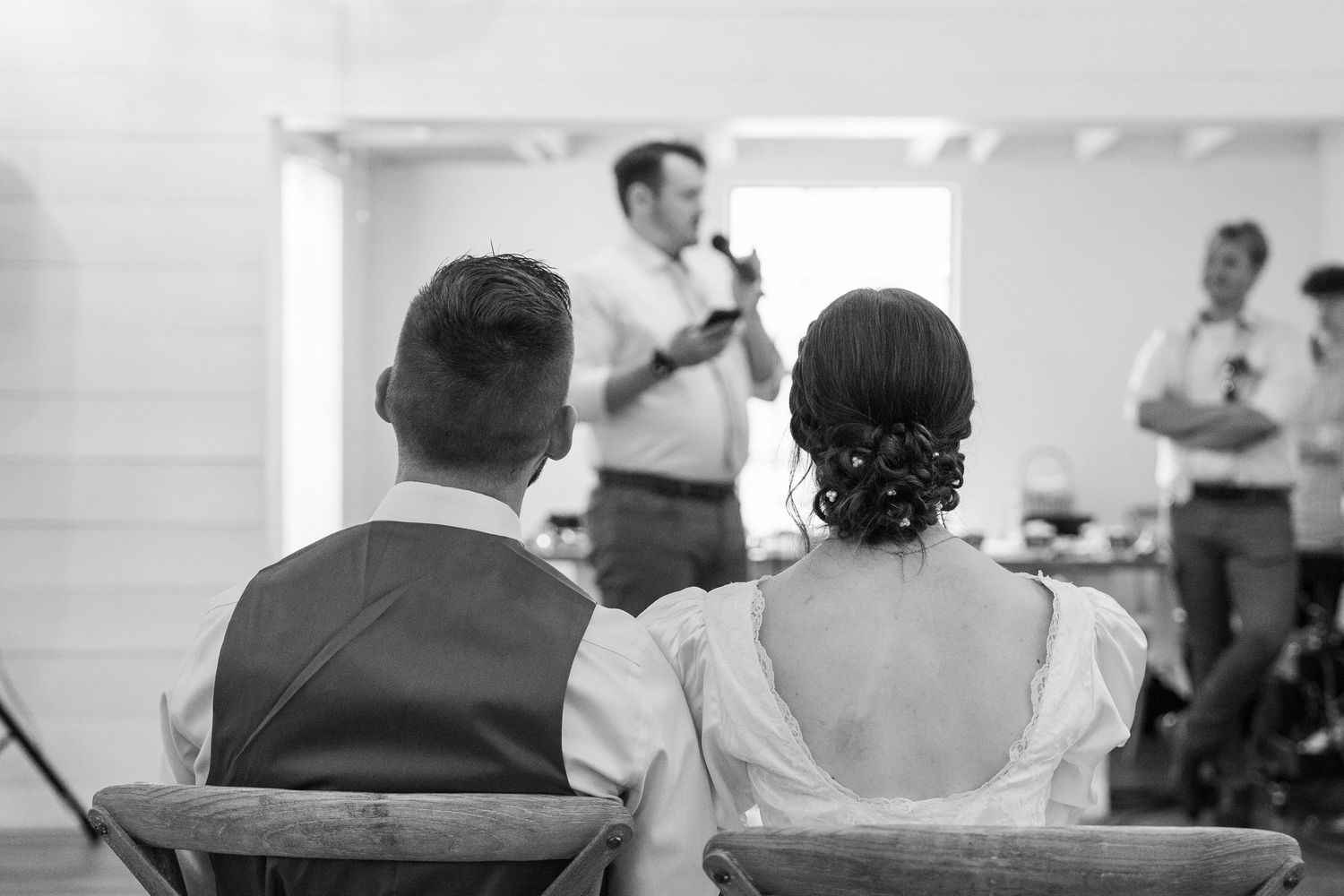 ©AnnaVonRiesenPhotography Wedding Photography | B&W image of the bride & groom watching the best man give a speech.