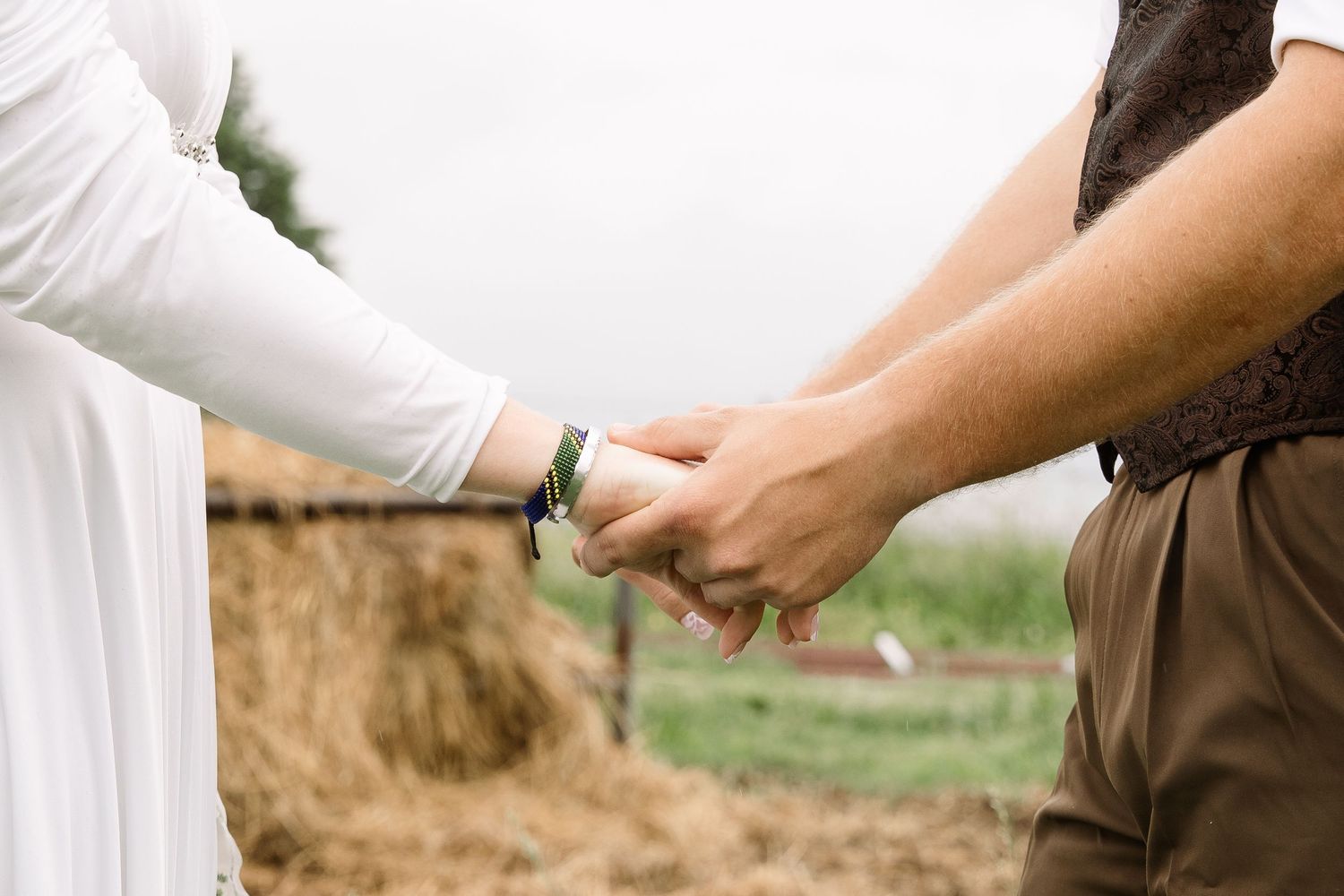©AnnaVonRiesenPhotography Wedding Photography | Color image of the bride & groom holding hands.