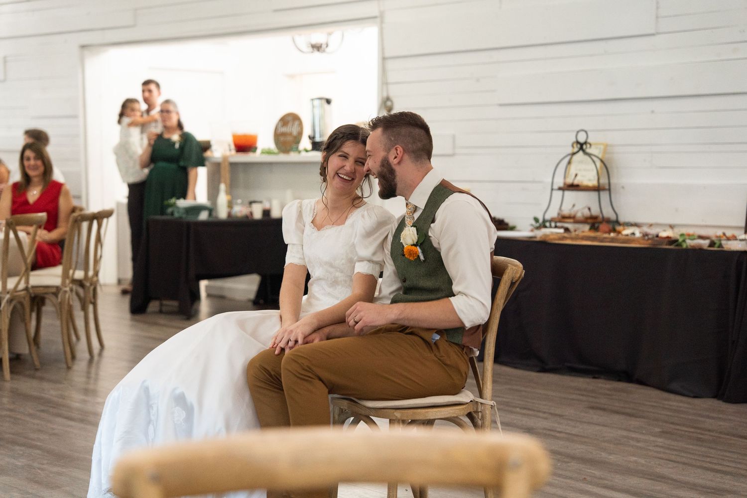 ©AnnaVonRiesenPhotography Wedding Photography | Color image of the bride & groom laughing with each other.
