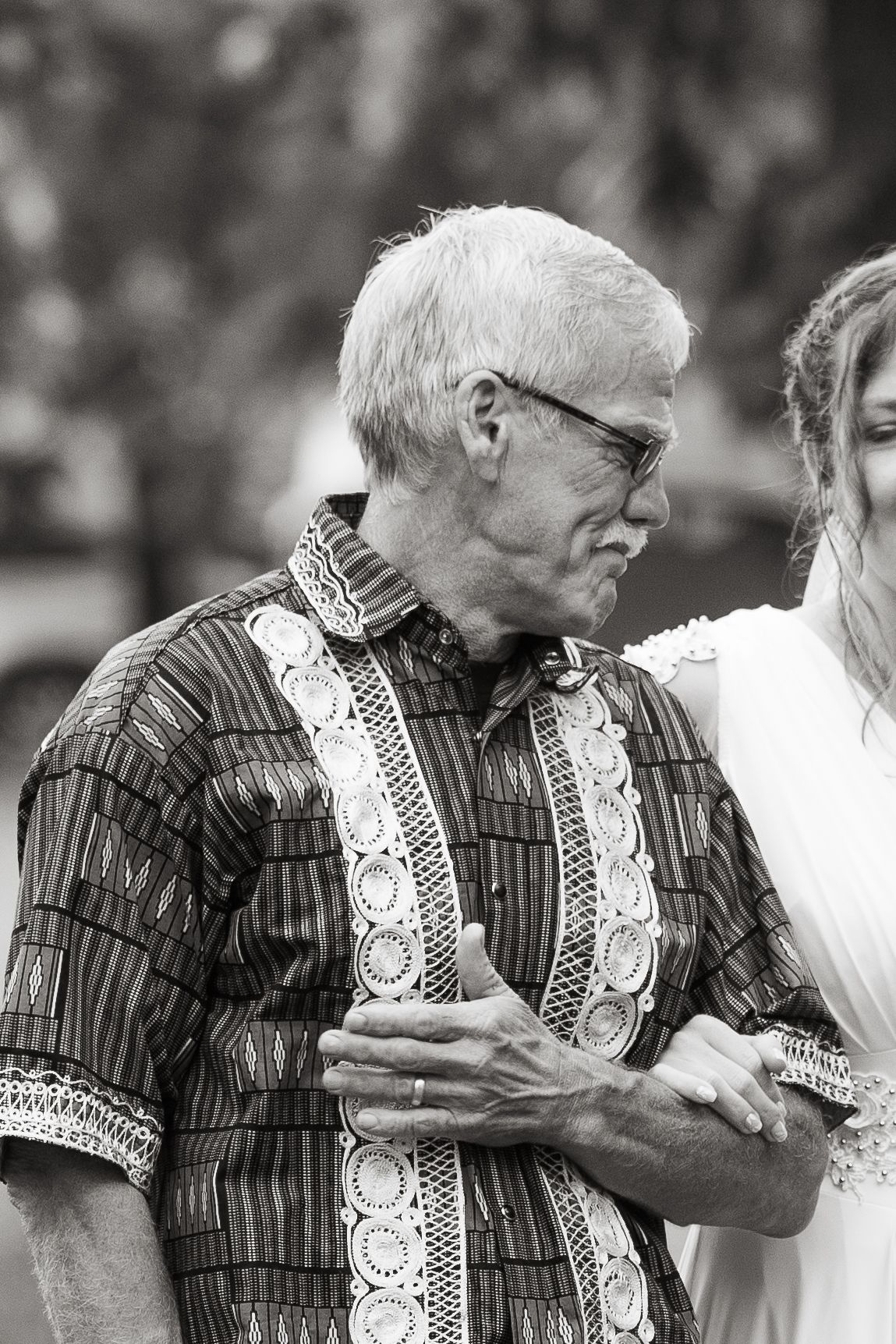 ©AnnaVonRiesenPhotography Wedding Photography | B&W image of the bride's father looking at her as they walk down the aisle.