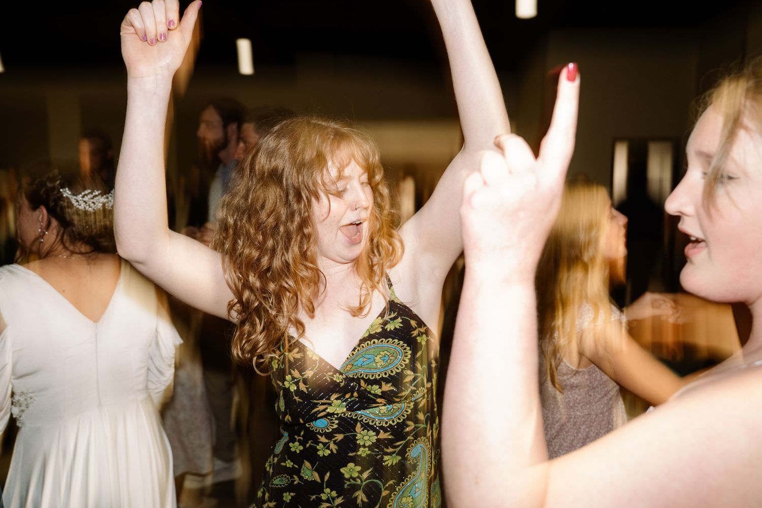 ©AnnaVonRiesenPhotography Wedding Photography | Color image of a wedding guest dancing on at the reception.
