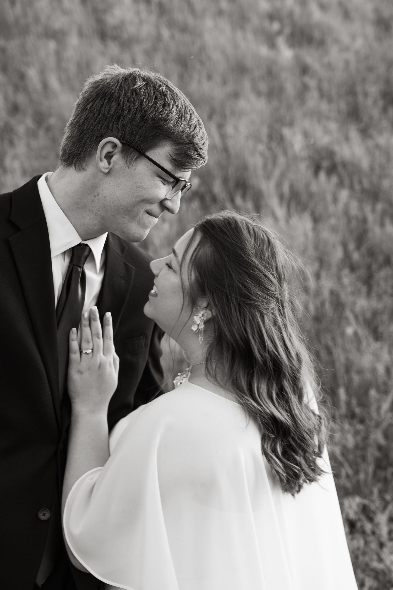 ©AnnaVonRiesenPhotography Wedding Photography | B&W image of a bride & groom smiling at eachother.