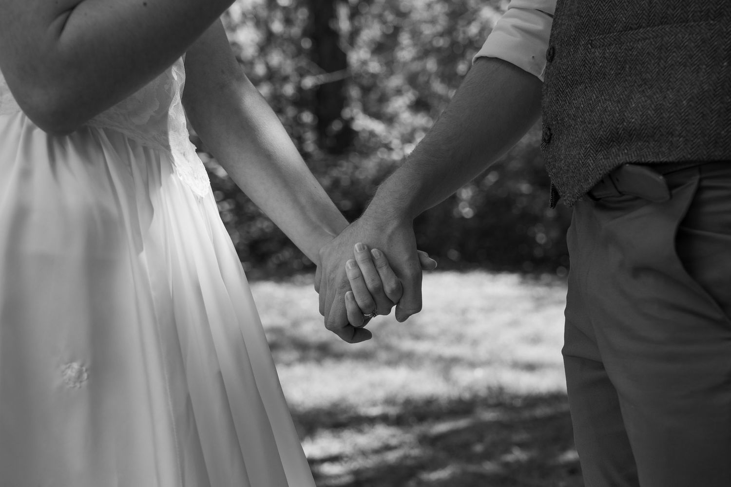 ©AnnaVonRiesenPhotography Wedding Photography | B&W image of the bride and groom holding hands.