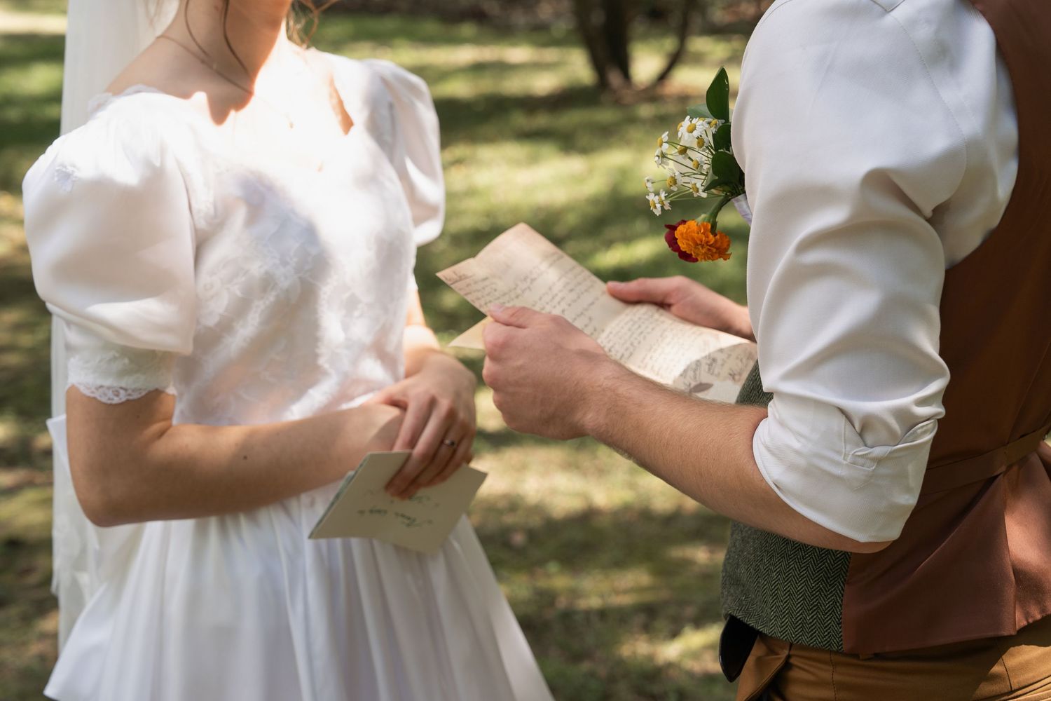 ©AnnaVonRiesenPhotography Wedding Photography | Color image of the groom reading his vows to his bride.