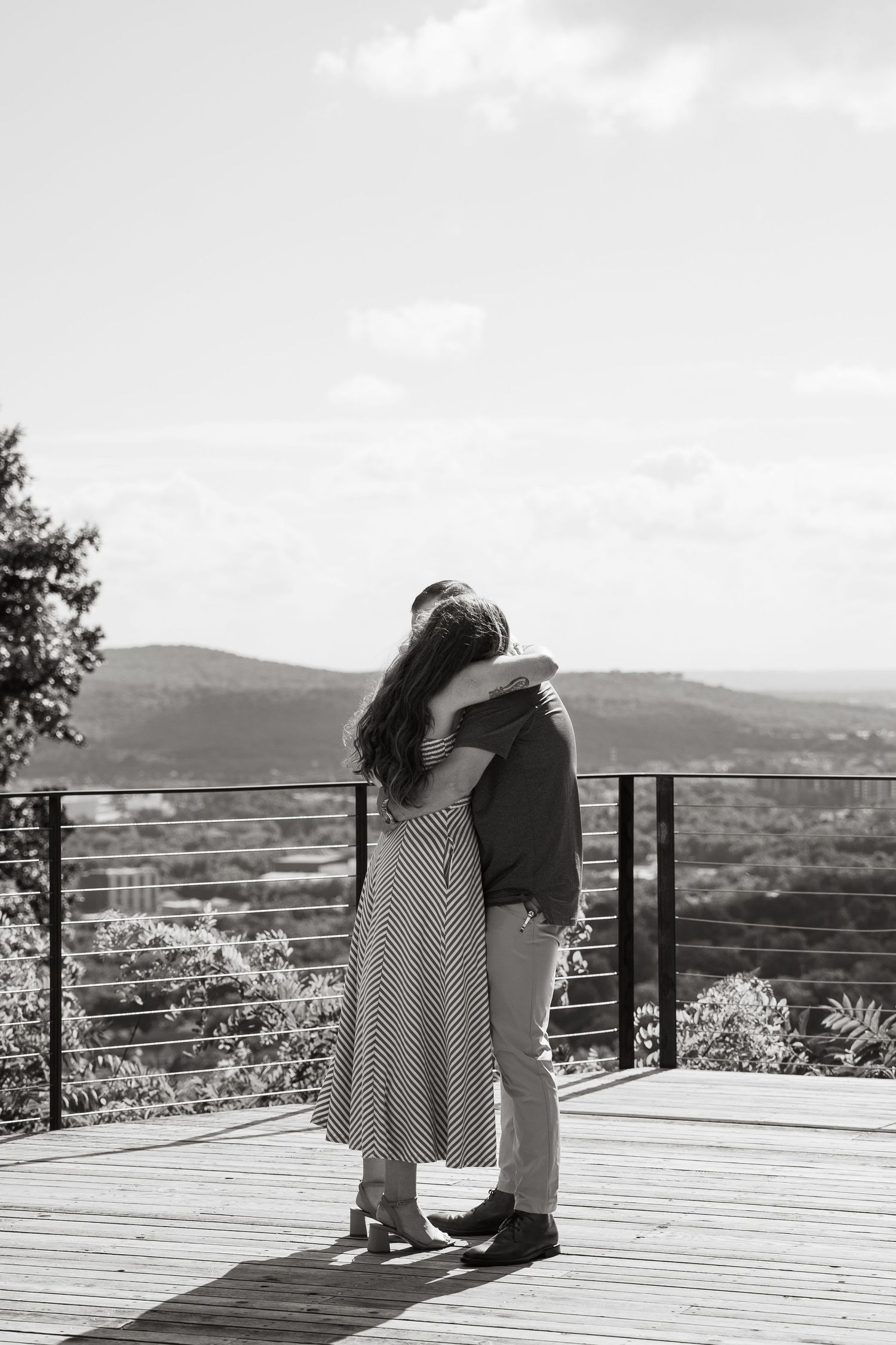 ©AnnaVonRiesenPhotography Engagement Photography | B&W image of a couple hugging after getting engaged.
