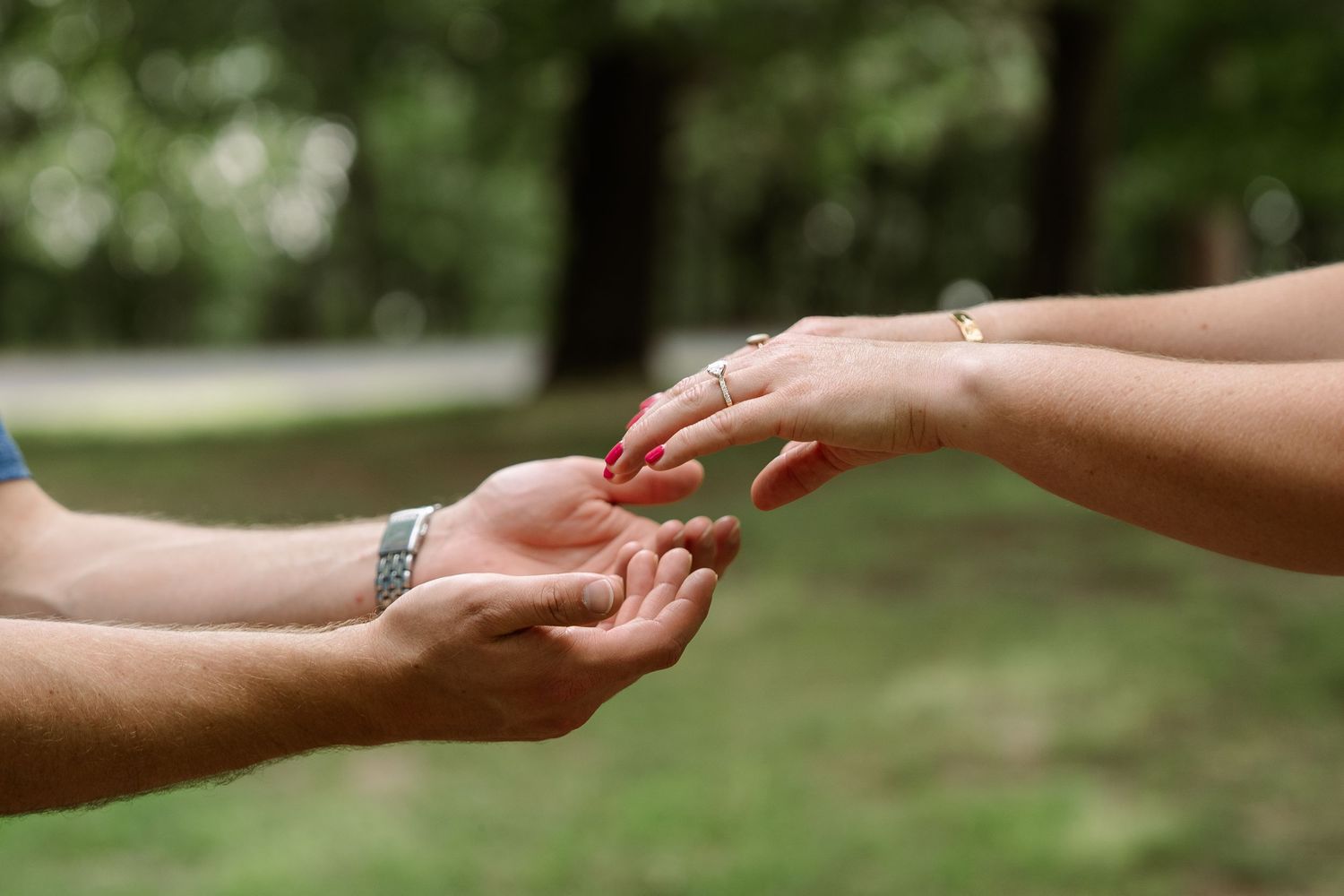 ©AnnaVonRiesenPhotography Engagement Photography | Color image of a couple's hands facing each other.