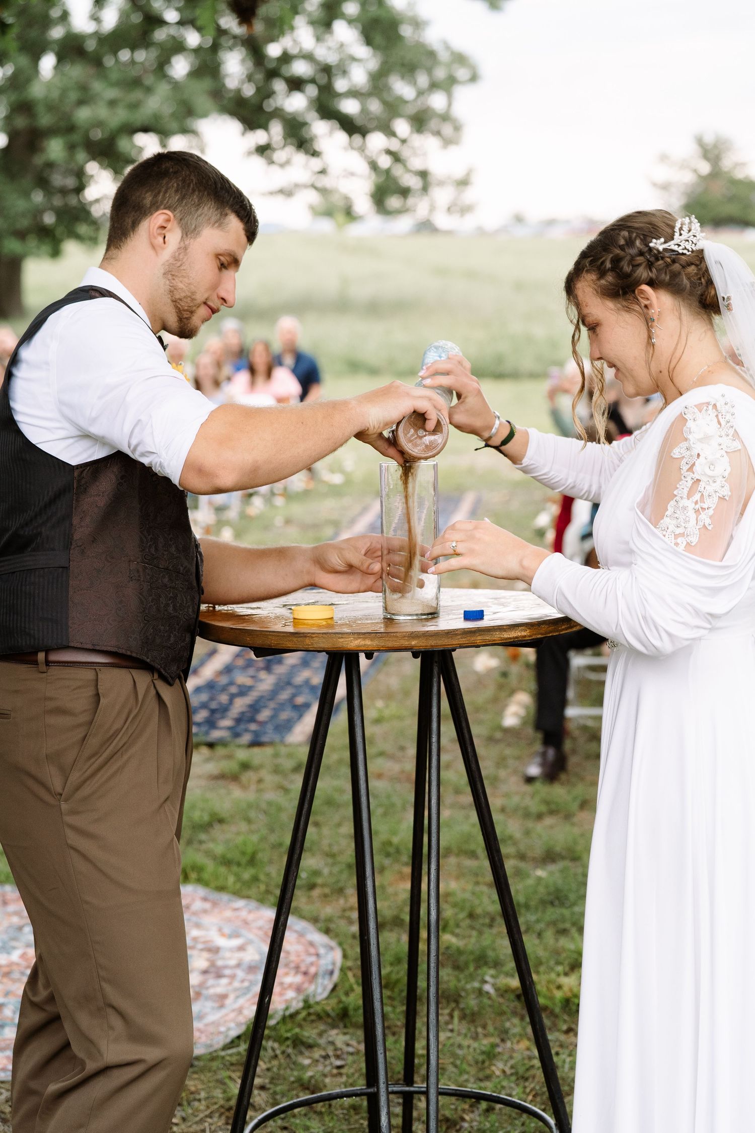 ©AnnaVonRiesenPhotography Wedding Photography | Color image of the bride & groom pouring unity sand into the container.