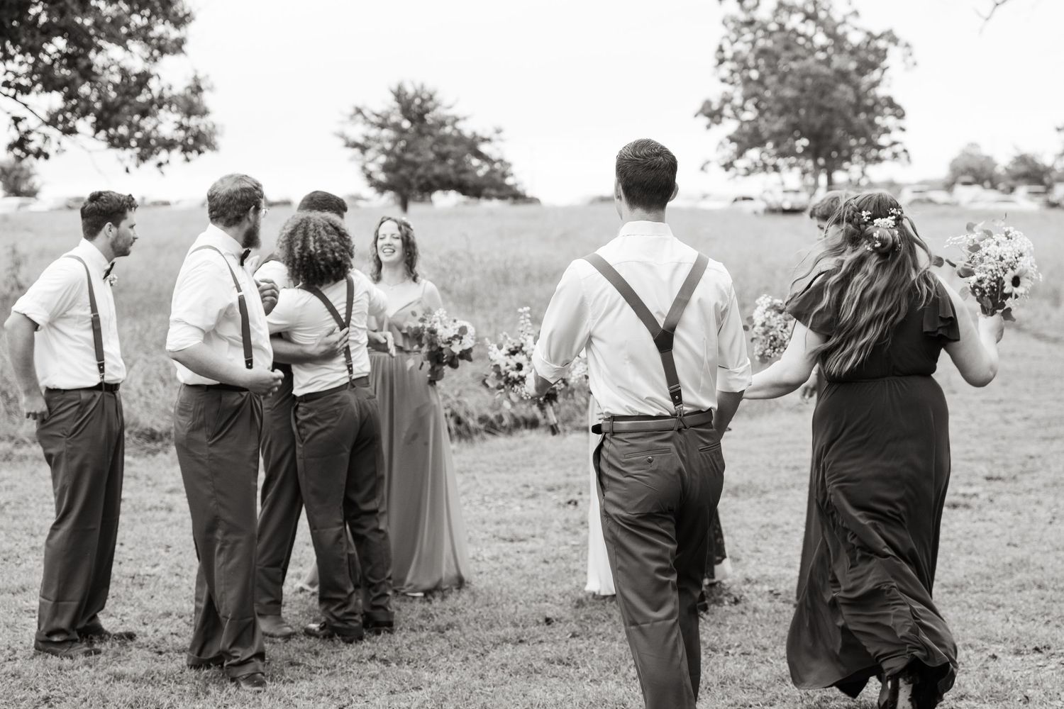 ©AnnaVonRiesenPhotography Wedding Photography | B&W image of the bridal party running towards the bride & groom after the recessional.