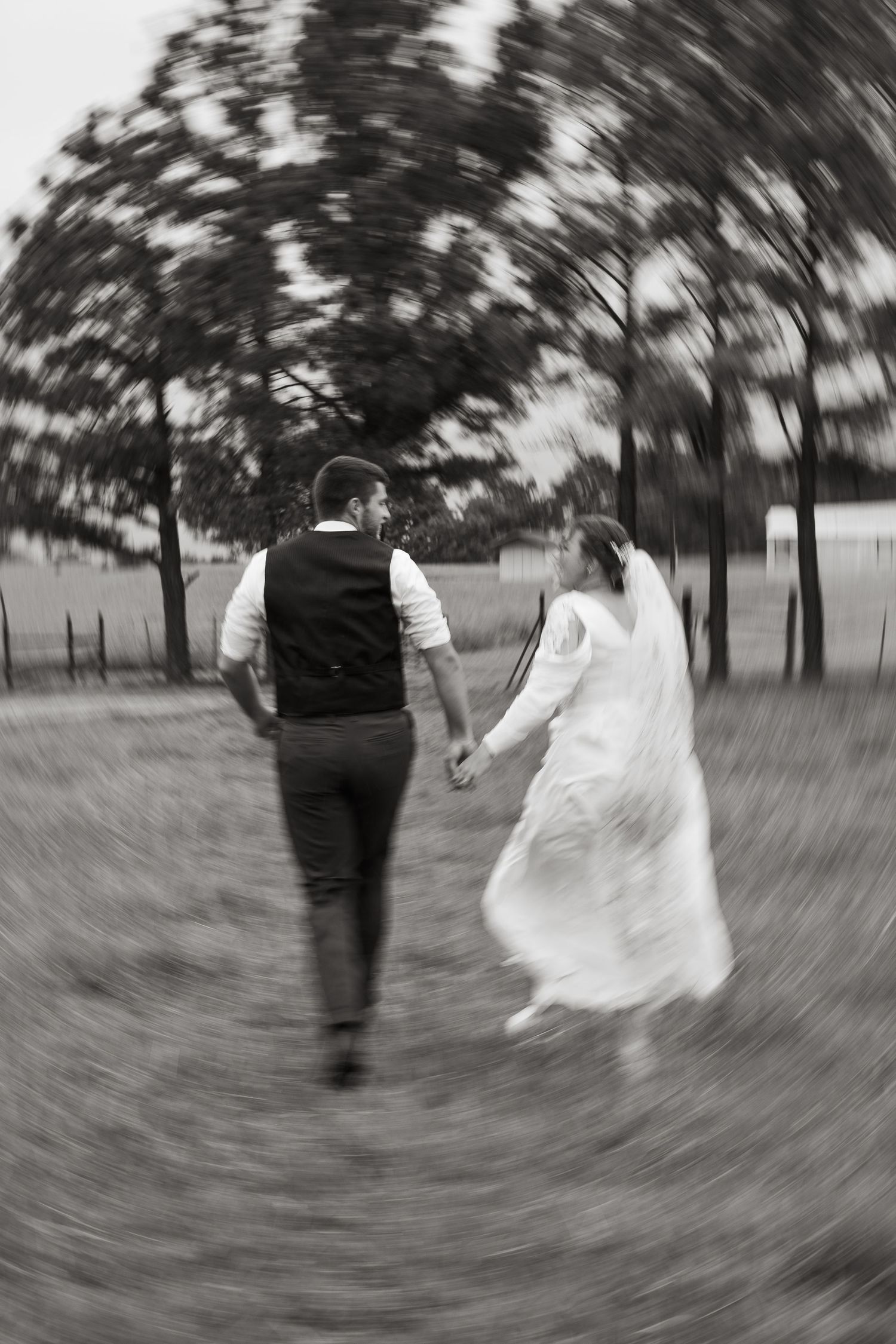 ©AnnaVonRiesenPhotography Wedding Photography | B&W image of the bride & groom skipping away.