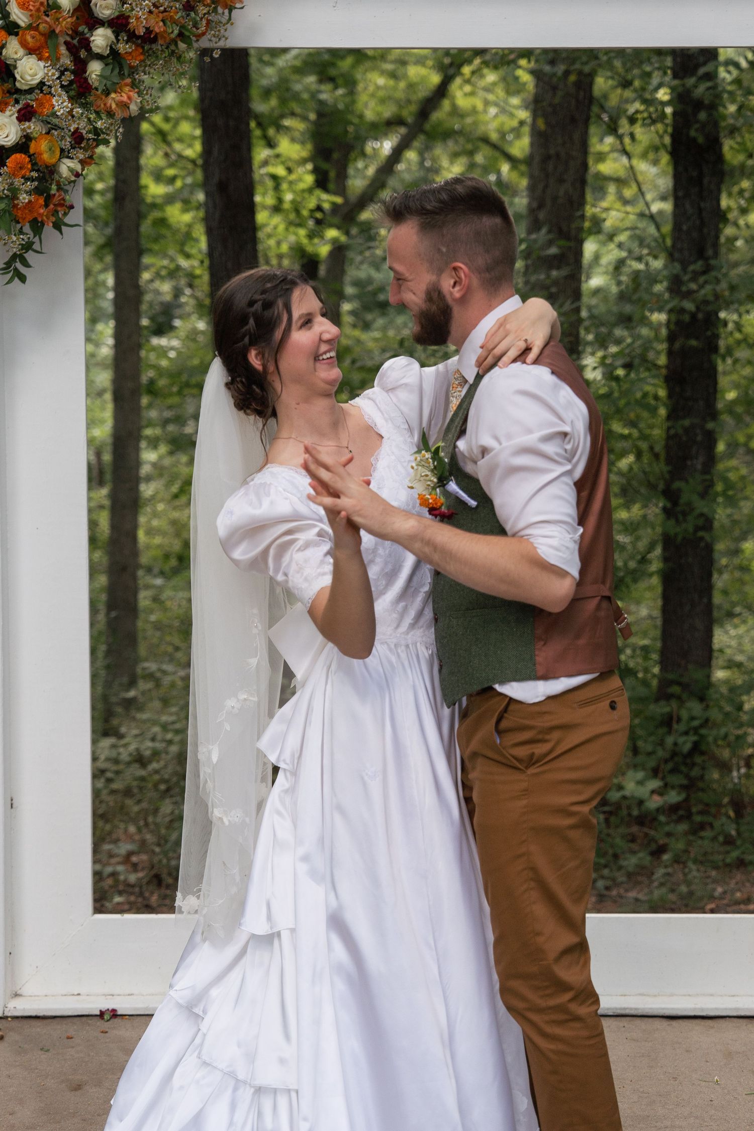©AnnaVonRiesenPhotography Wedding Photography | Color image of the bride and groom dancing at the altar.