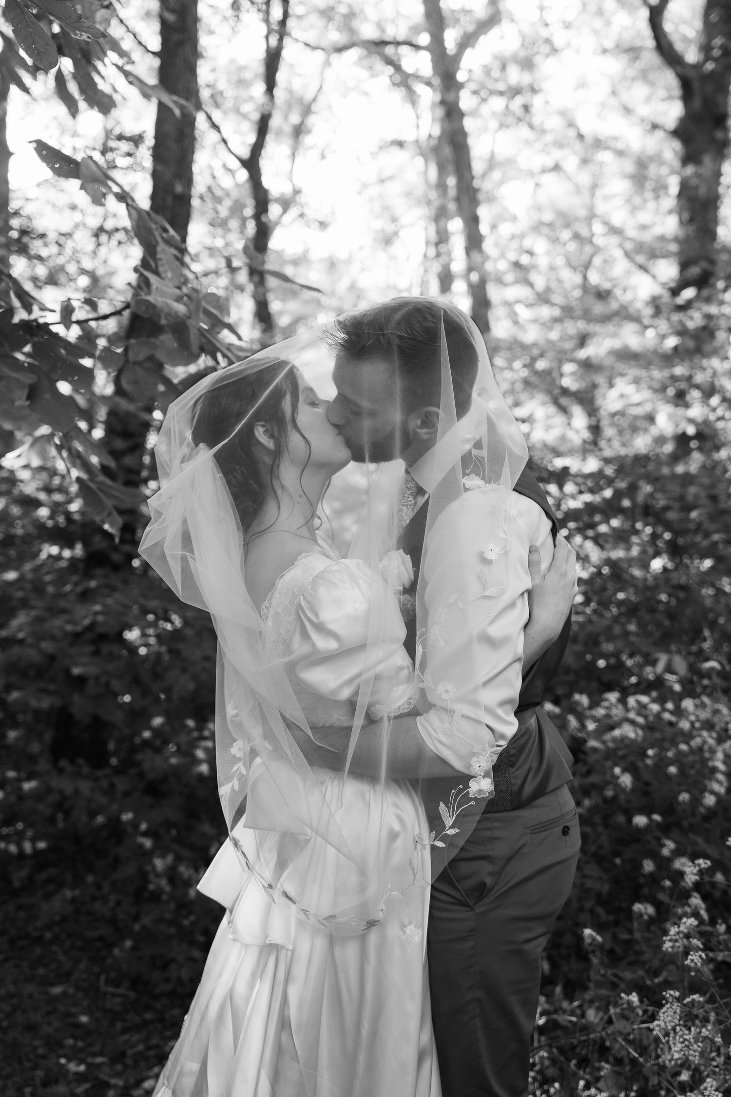 ©AnnaVonRiesenPhotography Wedding Photography | B&W image of the bride & groom kissing under the veil.