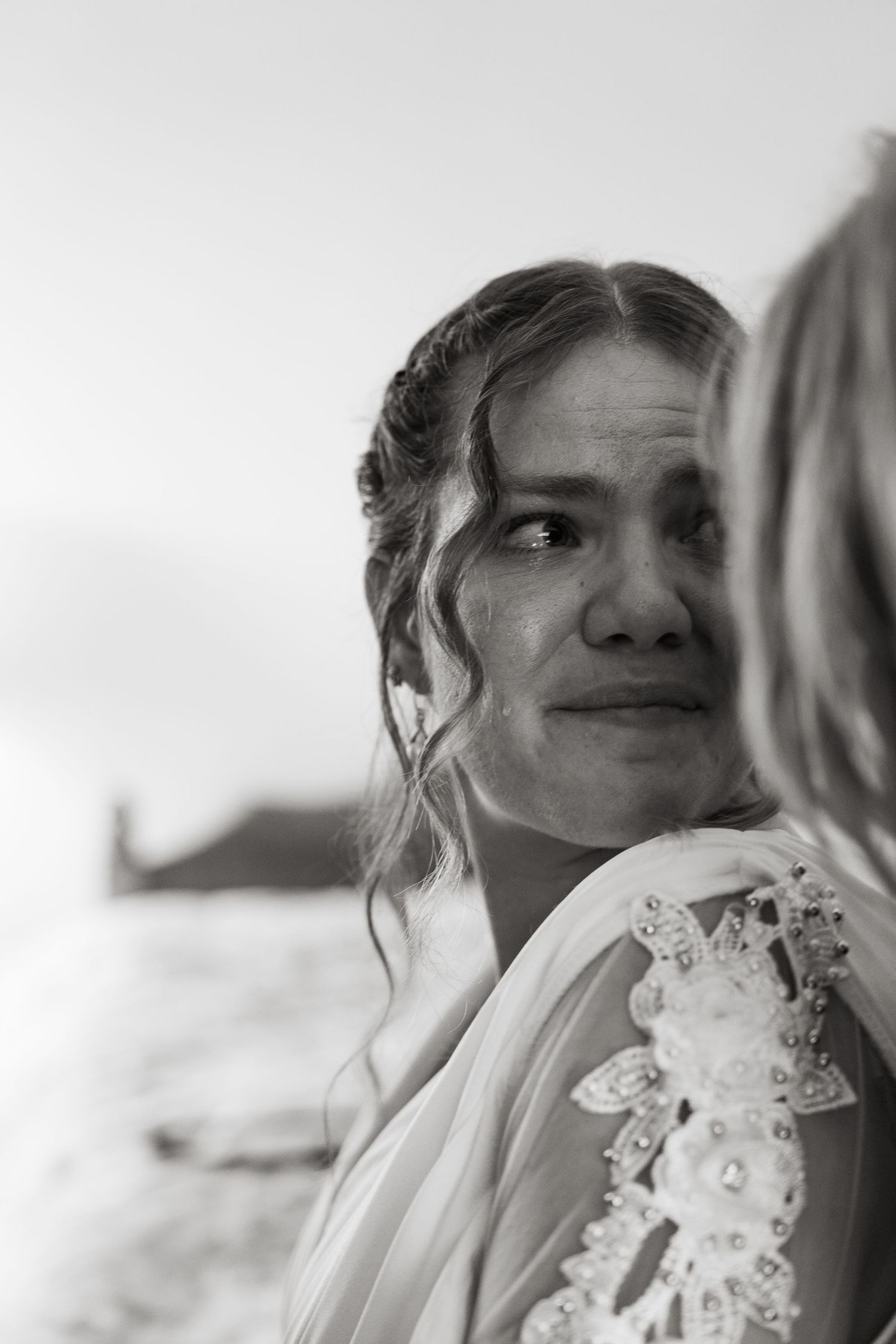 ©AnnaVonRiesenPhotography Wedding Photography | B&W image of the bride looking at her mother with tears in her eyes.