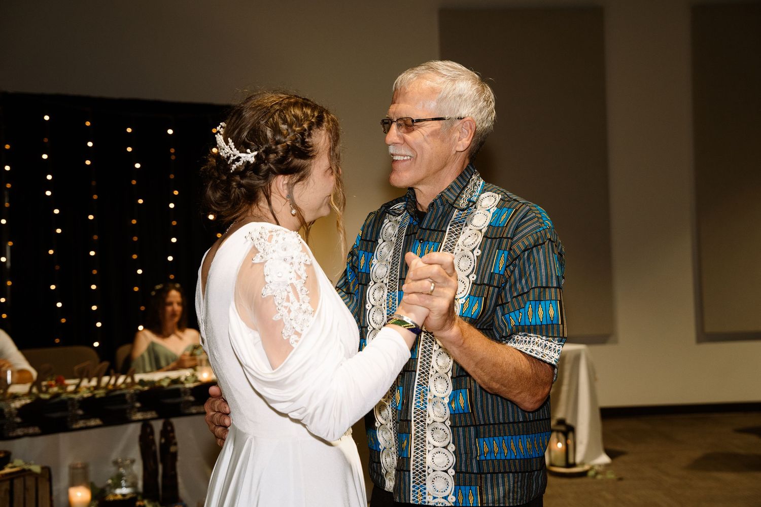 ©AnnaVonRiesenPhotography Wedding Photography | Color image of the bride and her father dancing.