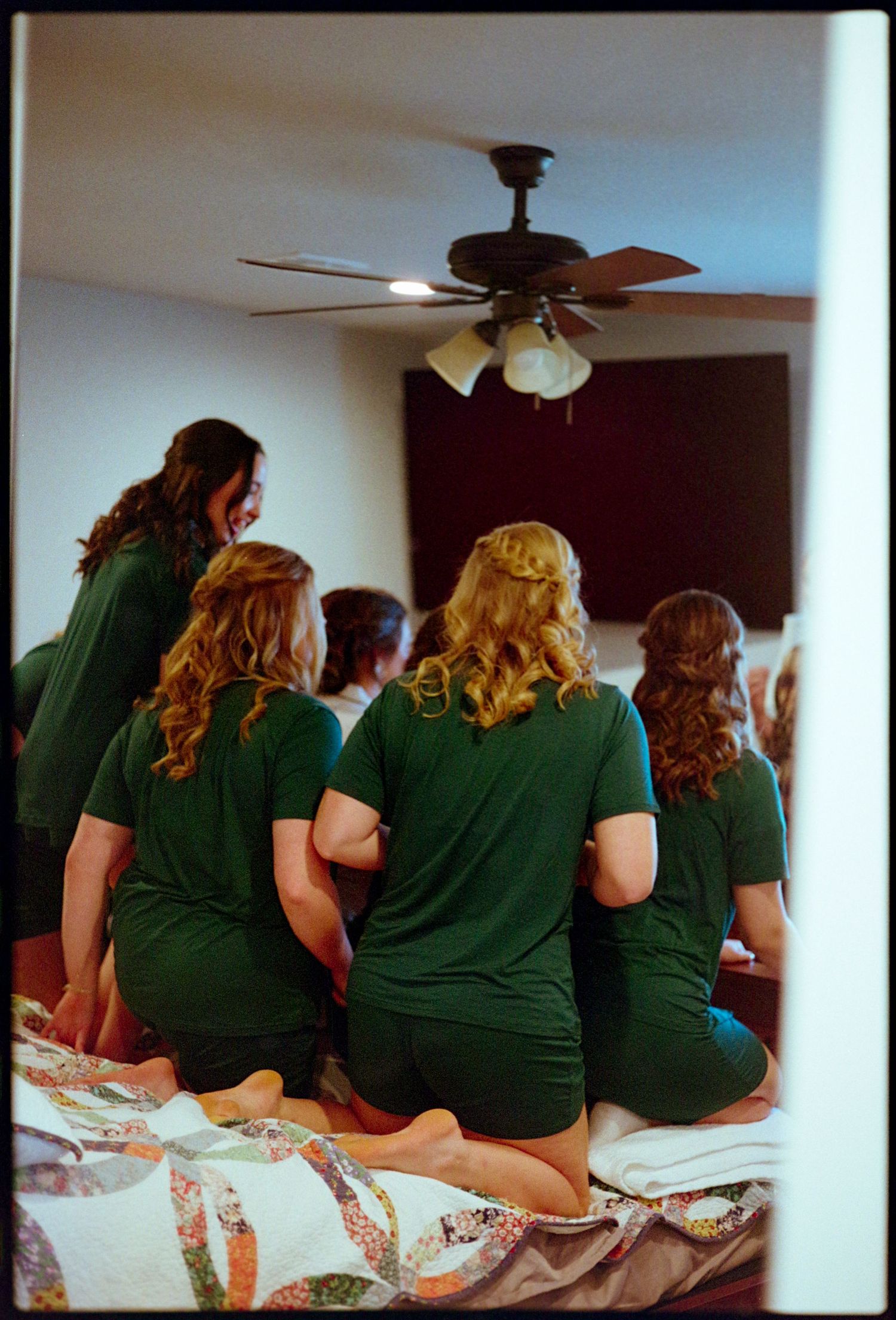 ©AnnaVonRiesenPhotography Wedding Photography | Film Color image of the bridesmaids all together.