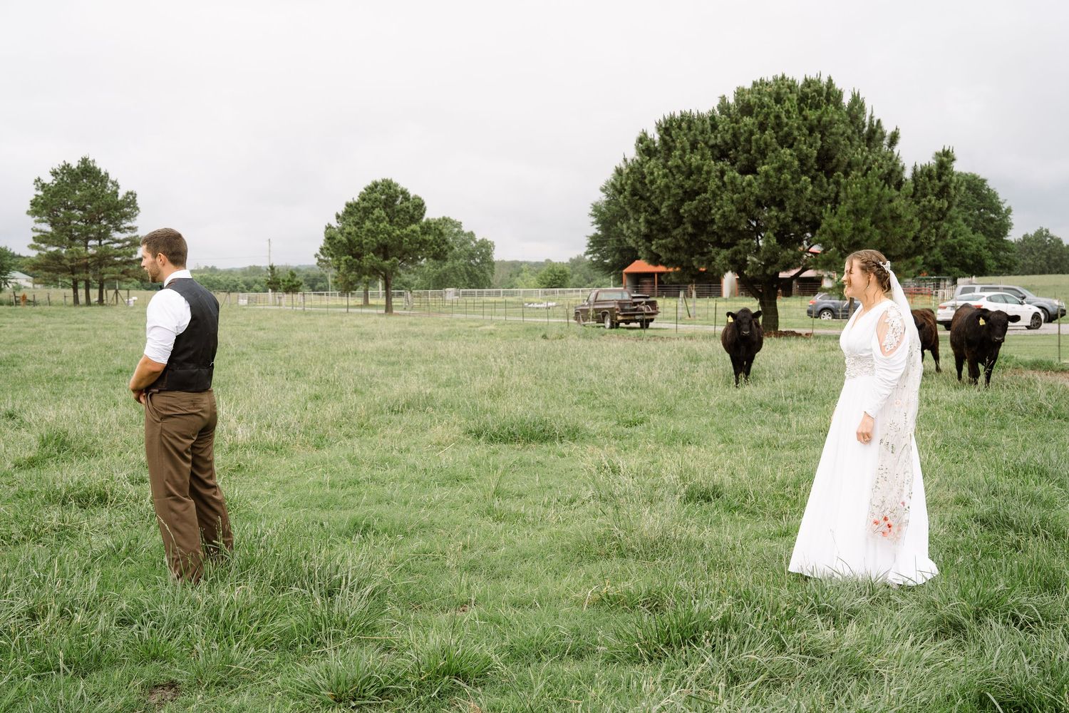 ©AnnaVonRiesenPhotography Wedding Photography | Color image of the bride and groom waiting for the first look.